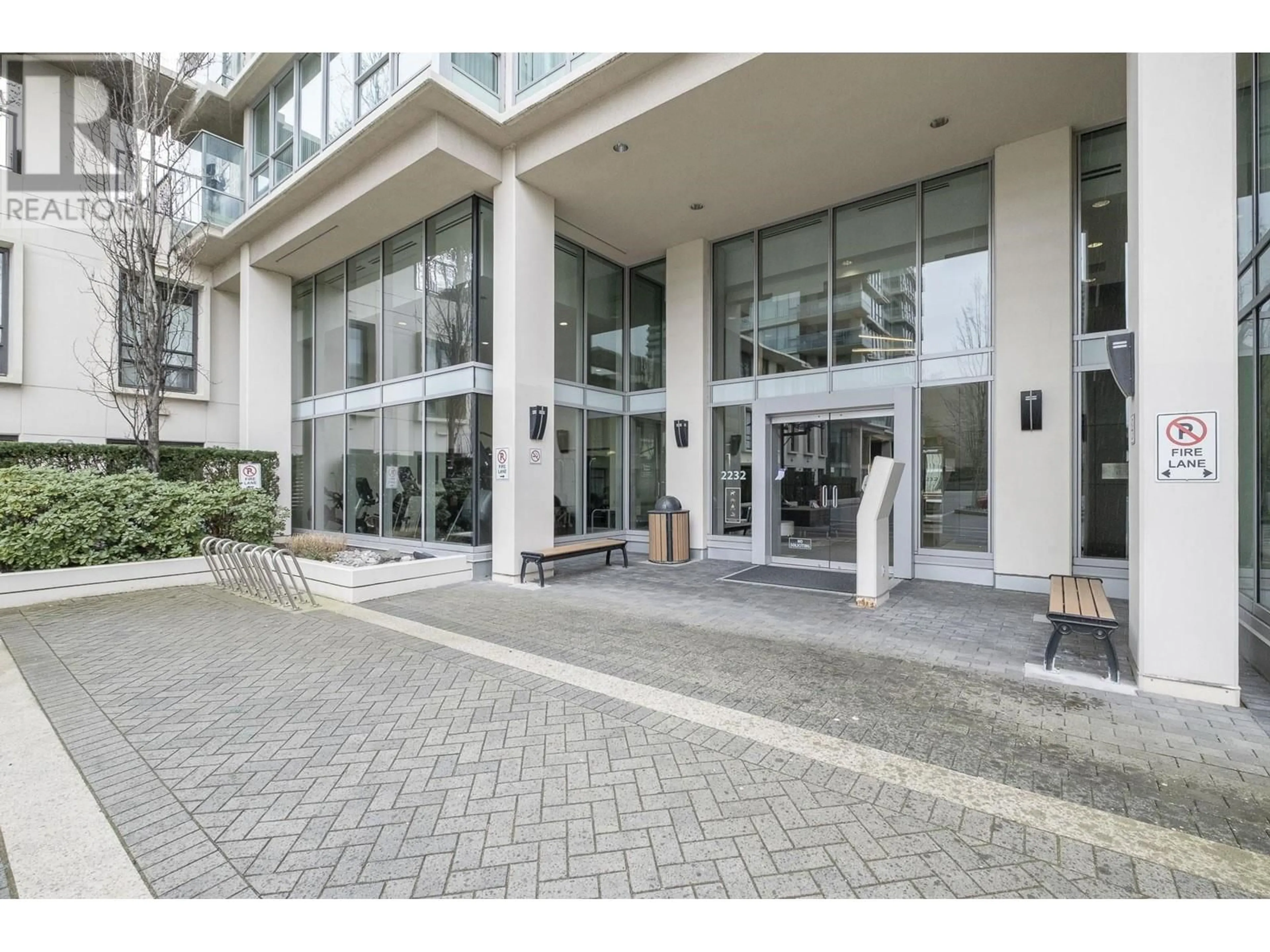 Indoor foyer for 1706 - 2232 DOUGLAS ROAD, Burnaby British Columbia V5C5A7