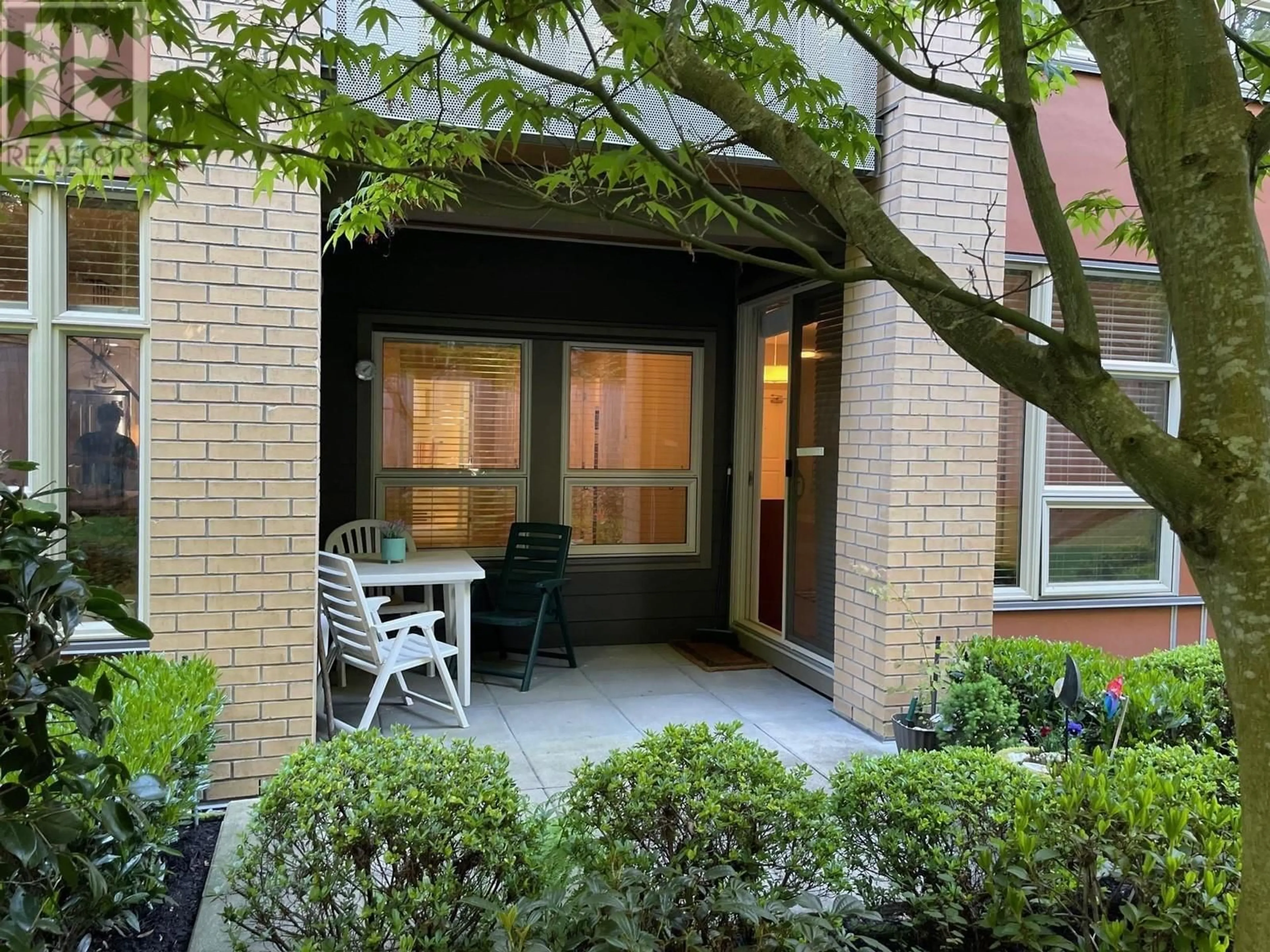Patio, street for 106 - 1166 54A STREET, Tsawwassen British Columbia V4M4B5