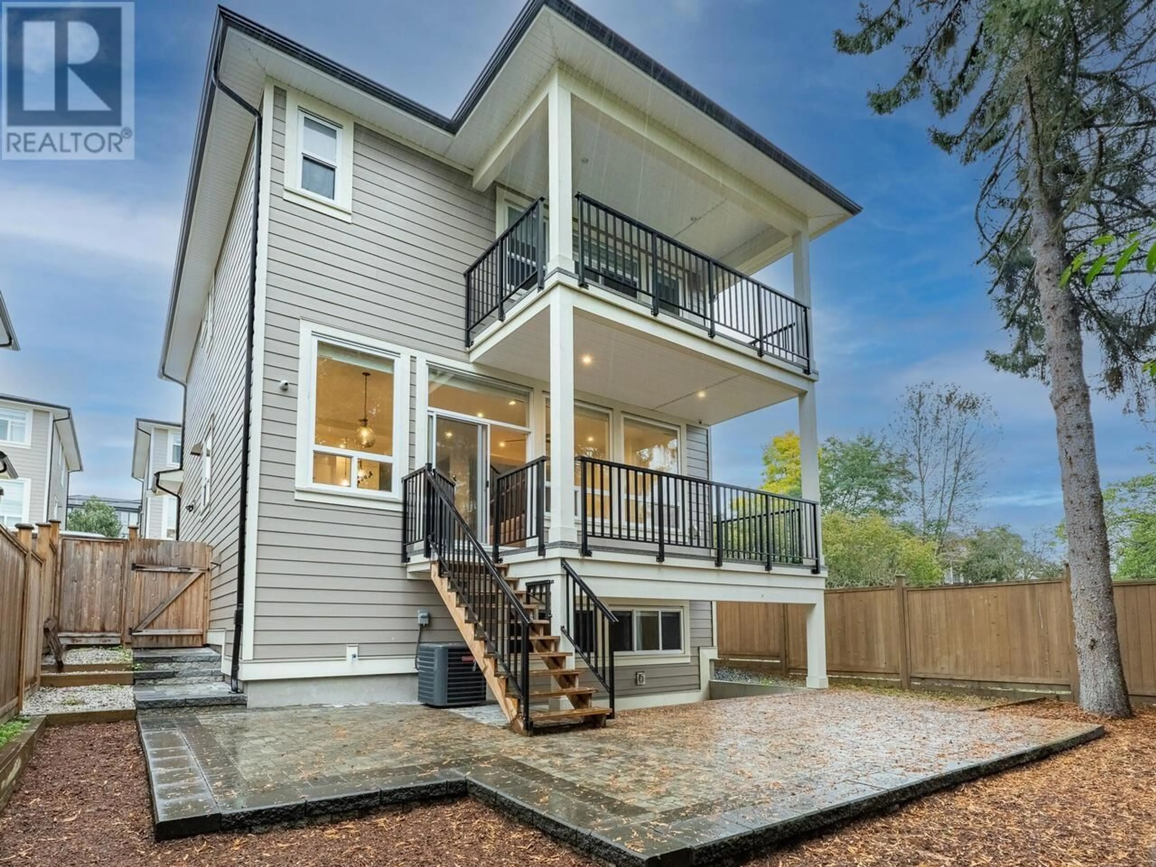 Home with vinyl exterior material, street for 104 - 824 EDGAR AVENUE, Coquitlam British Columbia V3K2J8