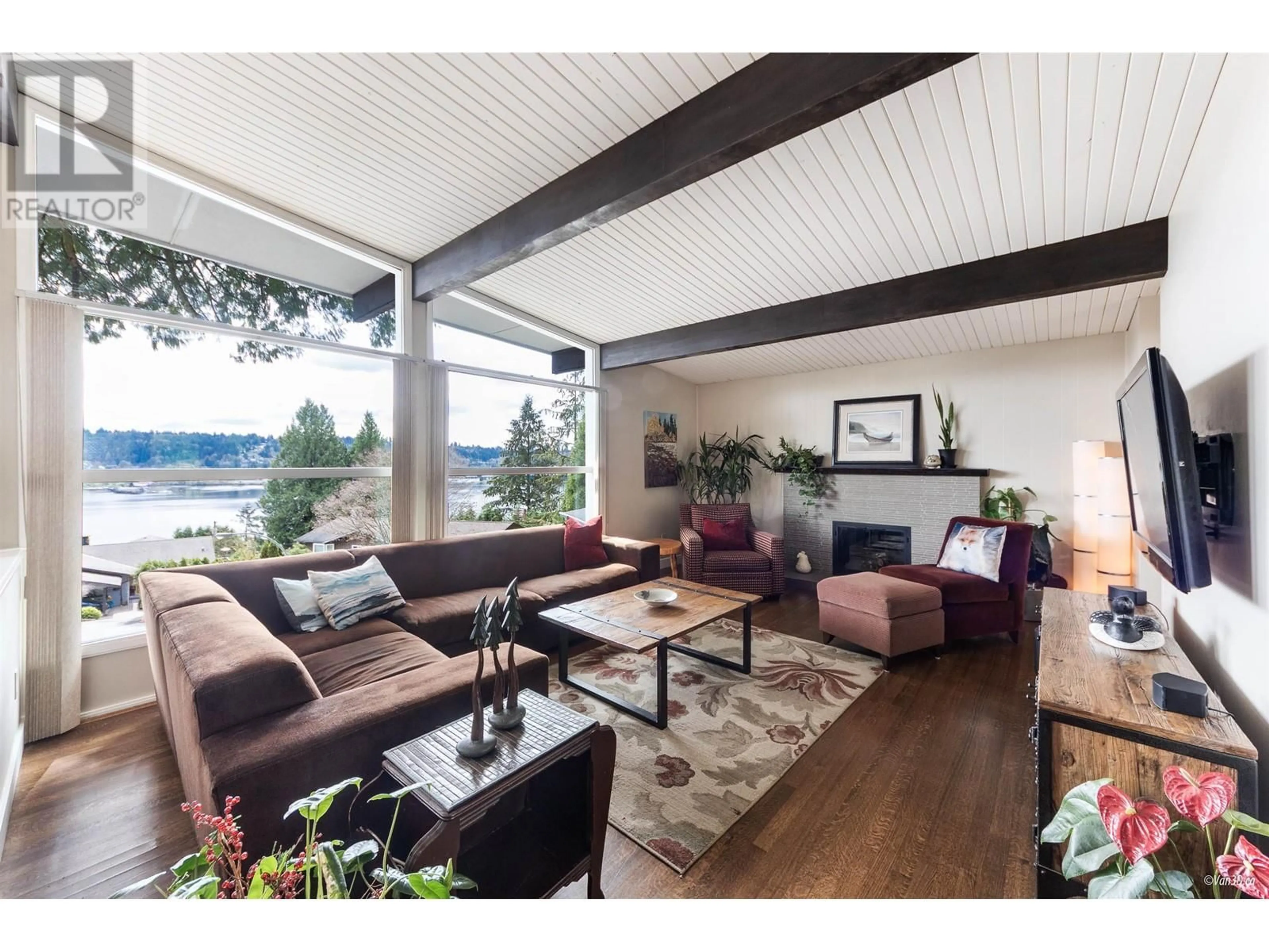 Living room with furniture, wood/laminate floor for 663 FORESTHILL PLACE, Port Moody British Columbia V3H3A2