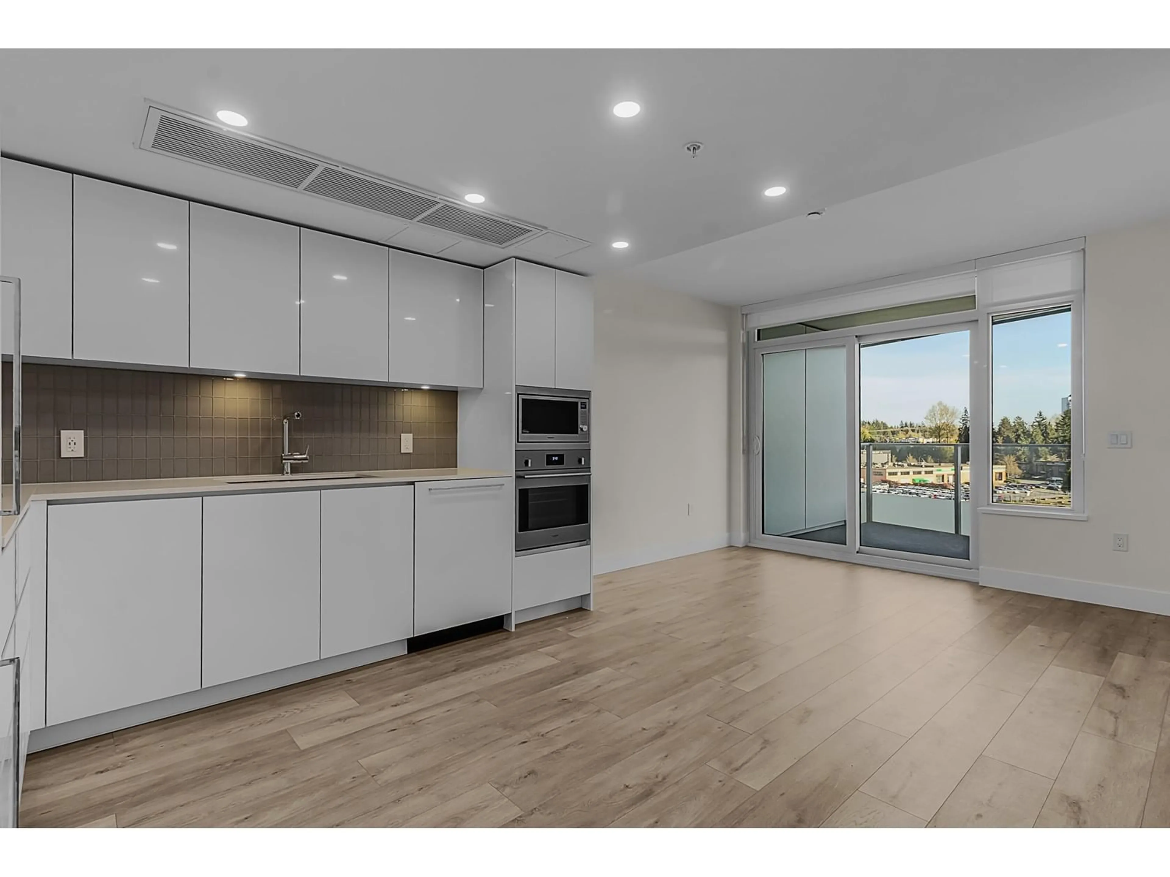 Open concept kitchen, wood/laminate floor for 503 - 10428 WHALLEY, Surrey British Columbia V3T0W2