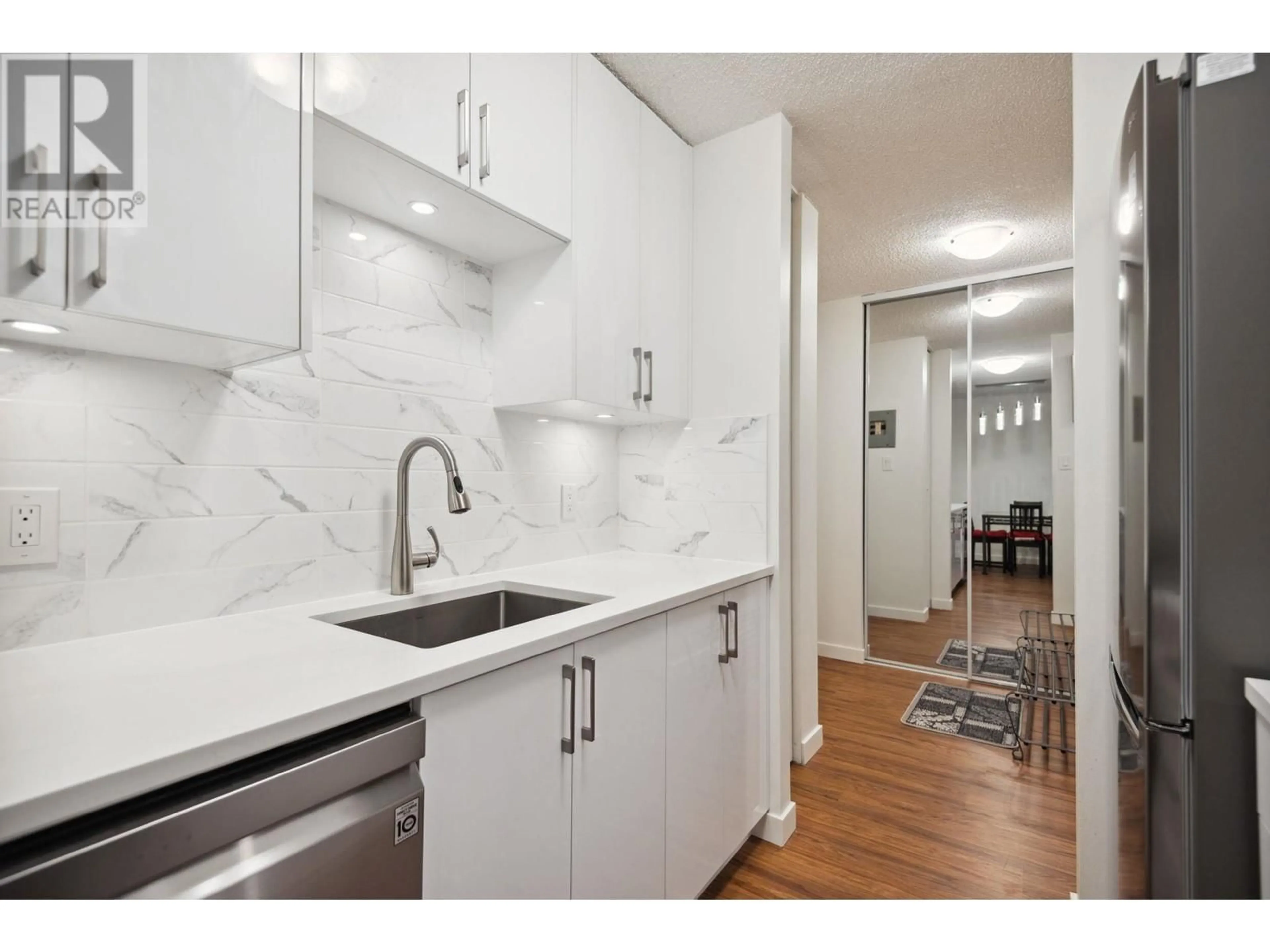 Standard kitchen, ceramic/tile floor for 519 - 2012 FULLERTON AVENUE, North Vancouver British Columbia V7P3E3