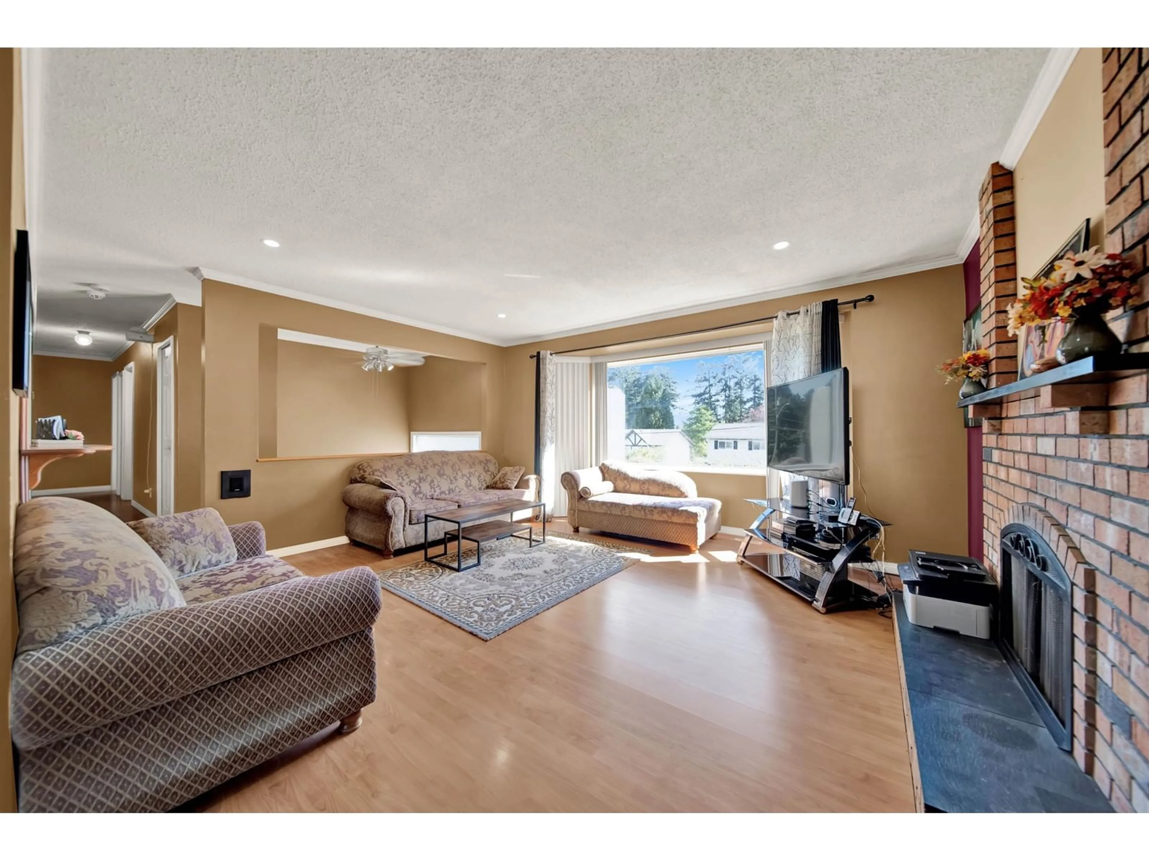 Living room with furniture, unknown for 14713 69A, Surrey British Columbia V3S2C7
