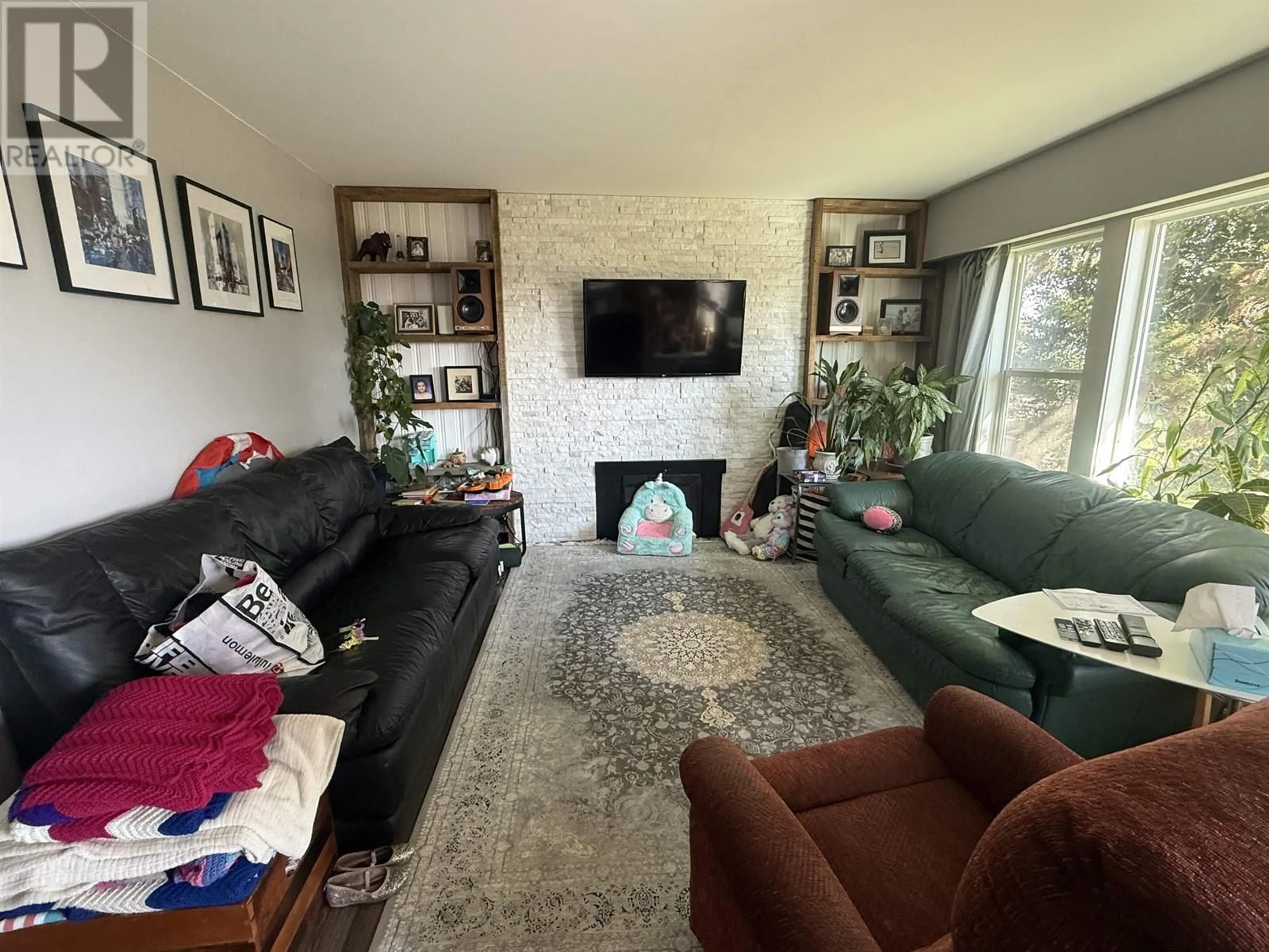 Living room with furniture, unknown for 5565 ELEANOR STREET, Burnaby British Columbia V5J3E1