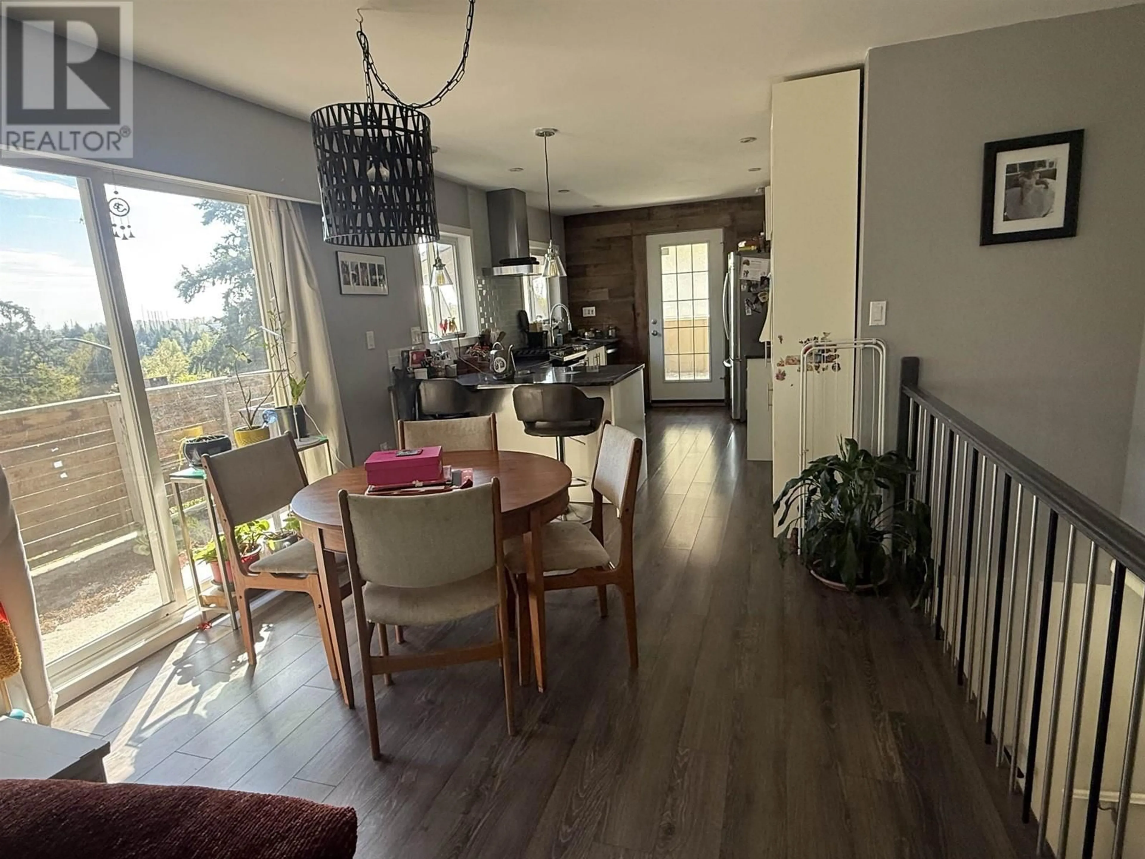 Dining room, wood/laminate floor for 5565 ELEANOR STREET, Burnaby British Columbia V5J3E1