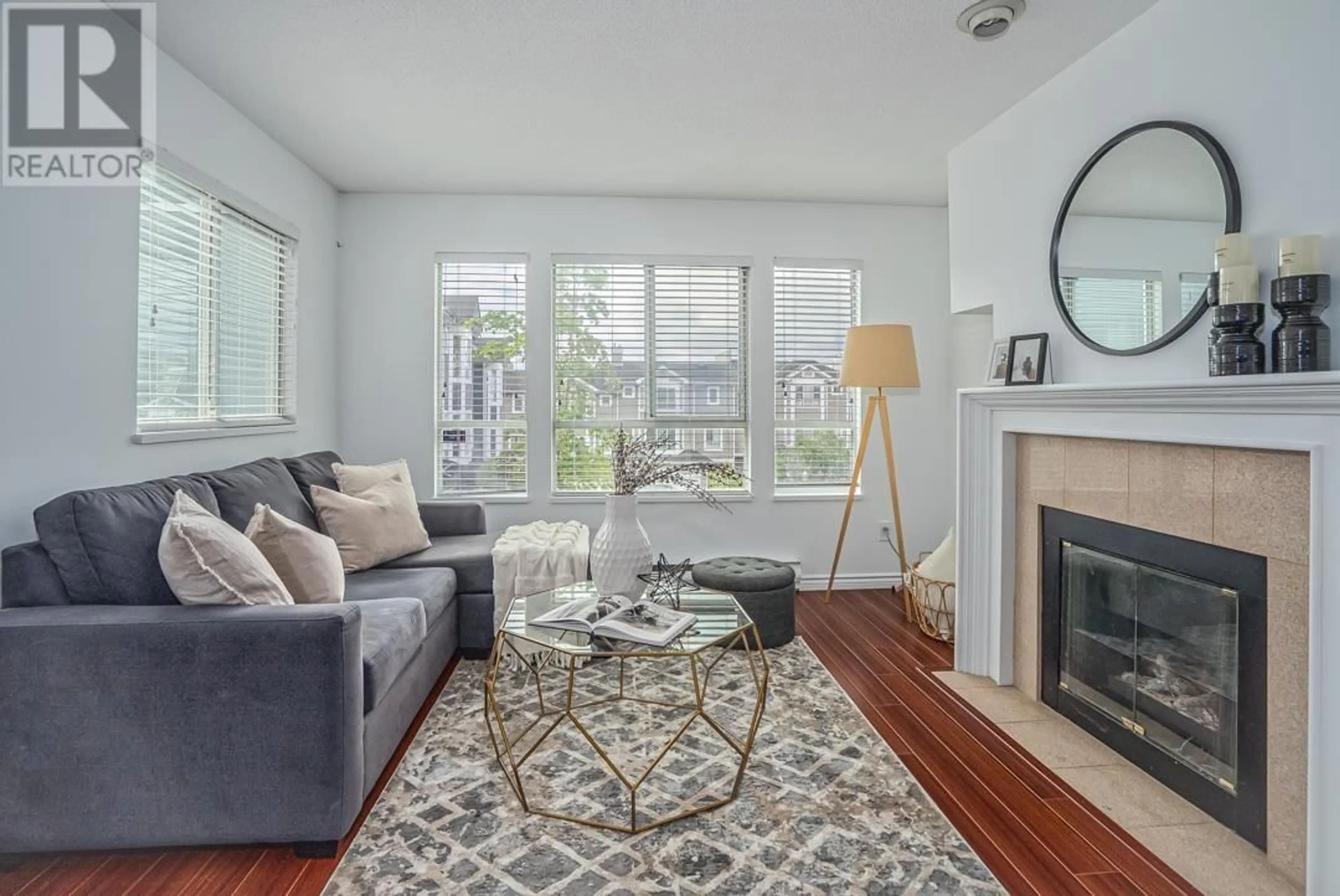 Living room with furniture, unknown for 18 - 2658 MORNINGSTAR CRESCENT, Vancouver British Columbia V5S4P4