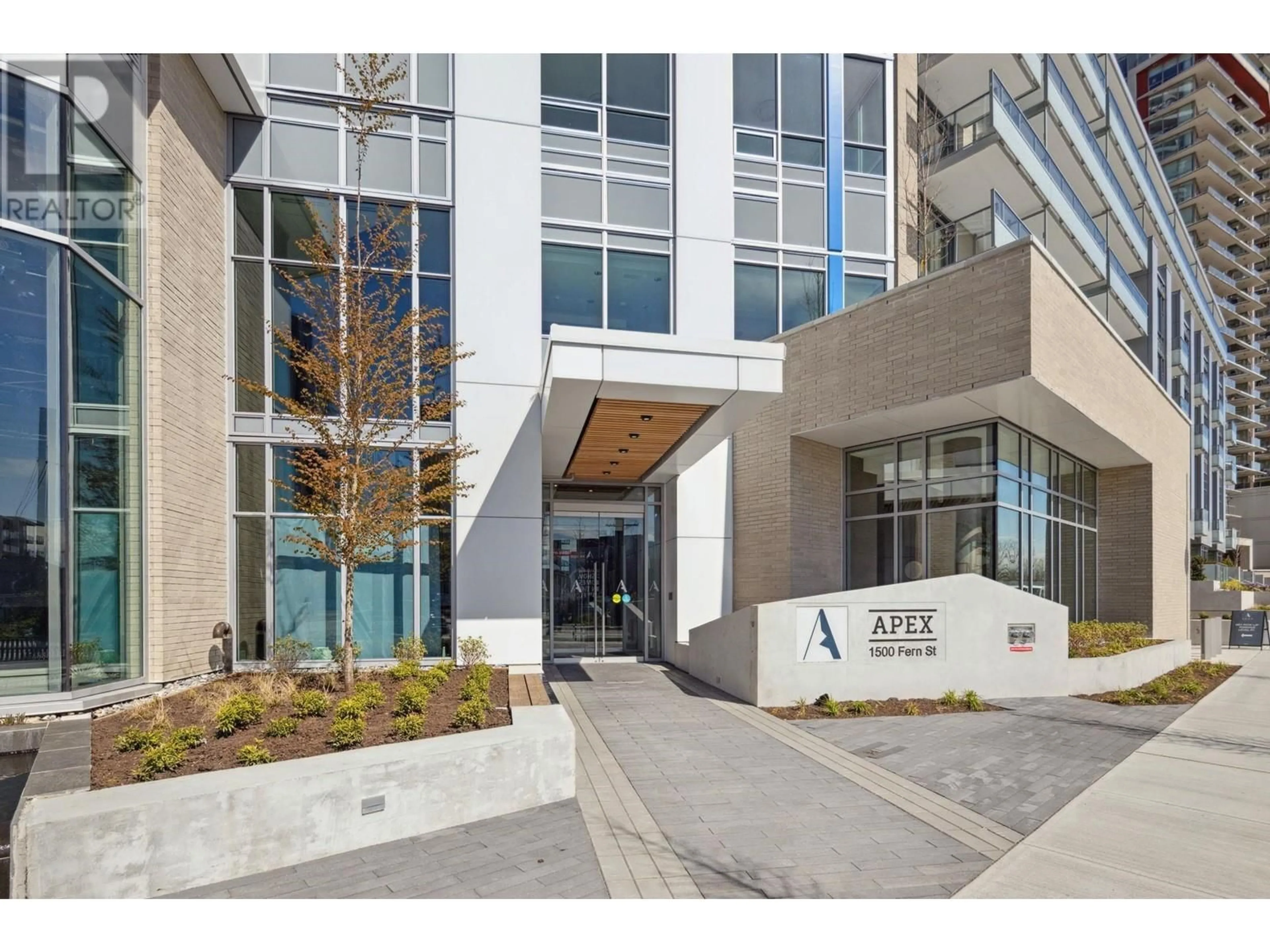 Indoor foyer for 805 - 1500 FERN STREET, North Vancouver British Columbia V7J0E6