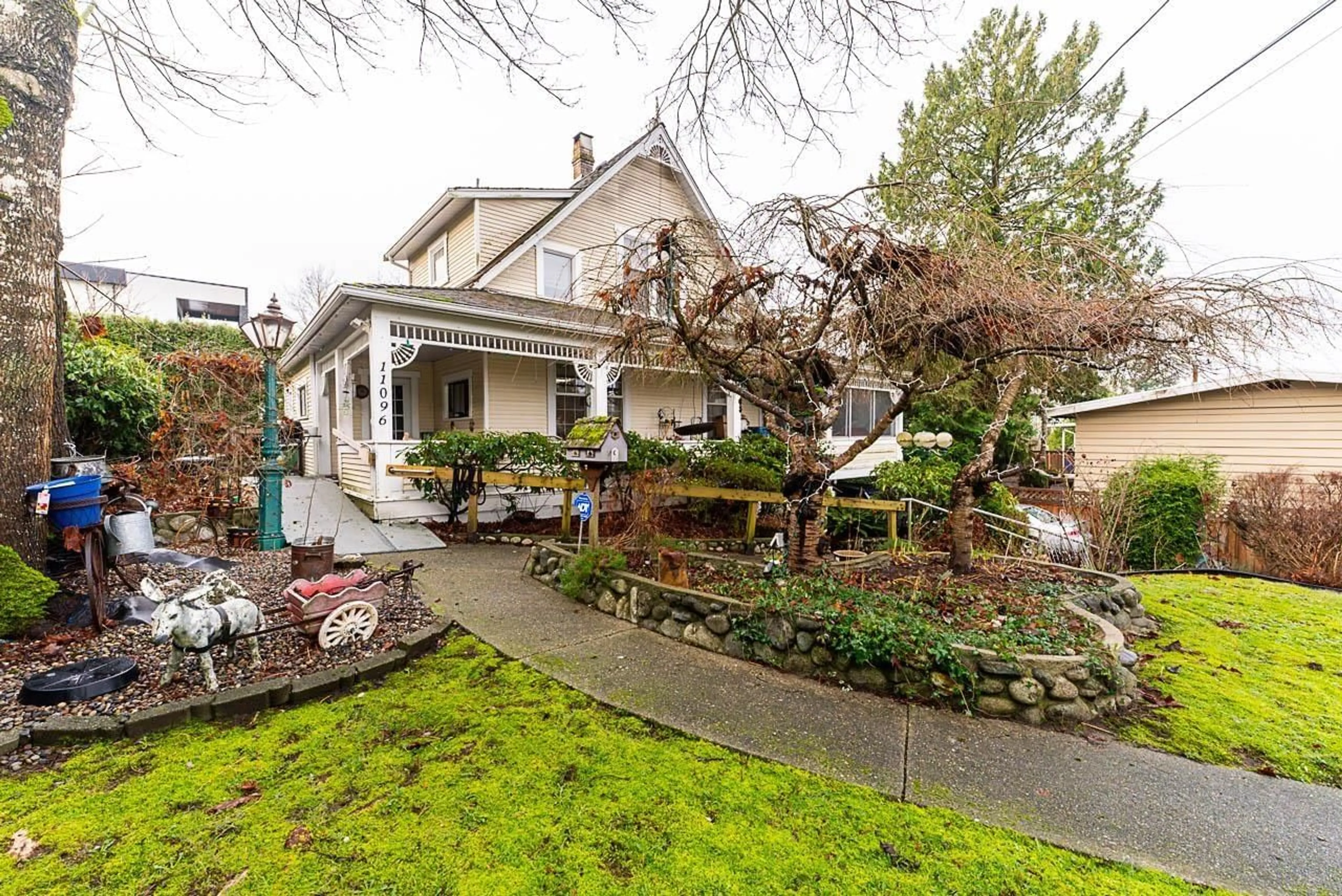 Patio, street for 11096 92A, Delta British Columbia V4C3L8