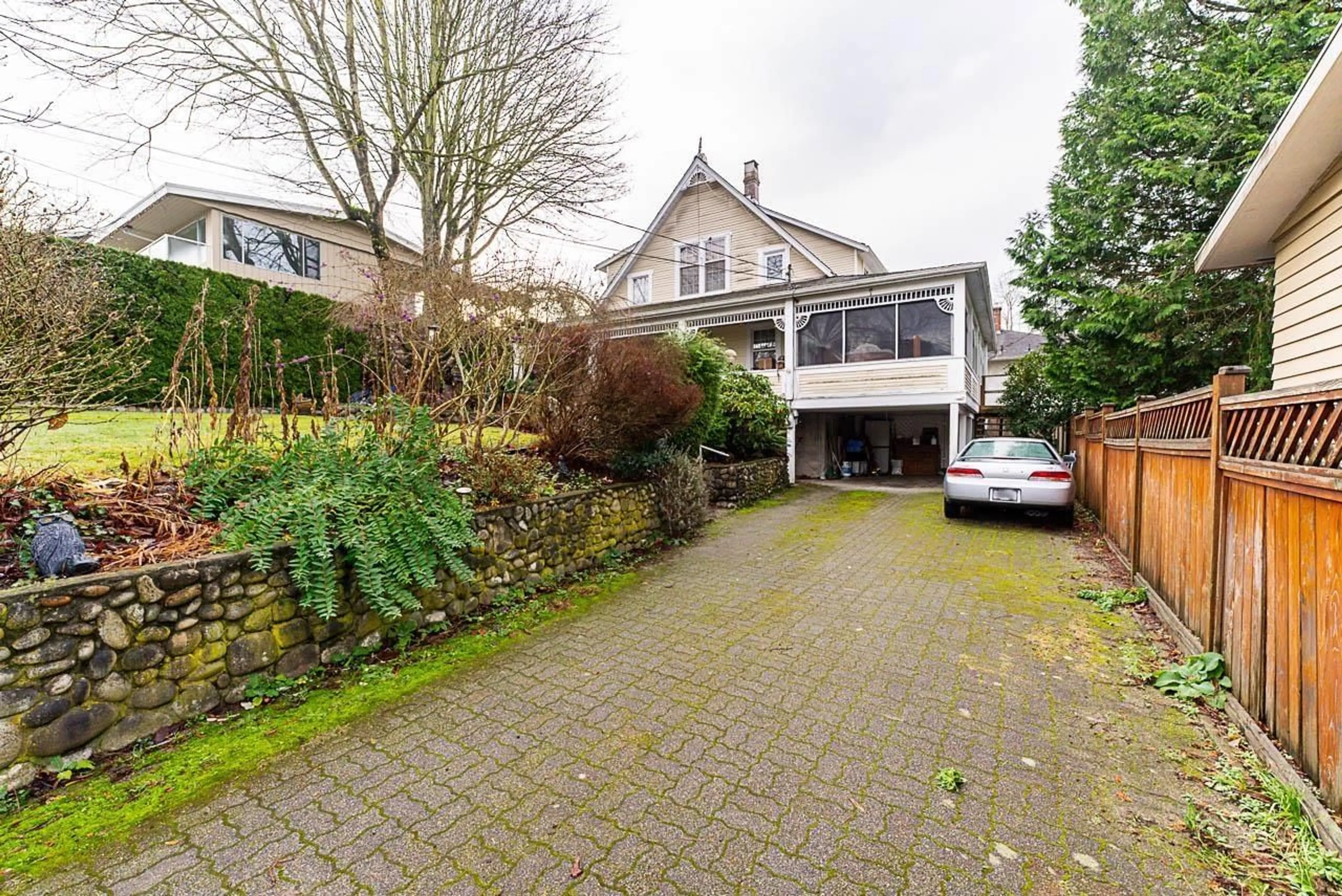 A pic from outside/outdoor area/front of a property/back of a property/a pic from drone, street for 11096 92A, Delta British Columbia V4C3L8
