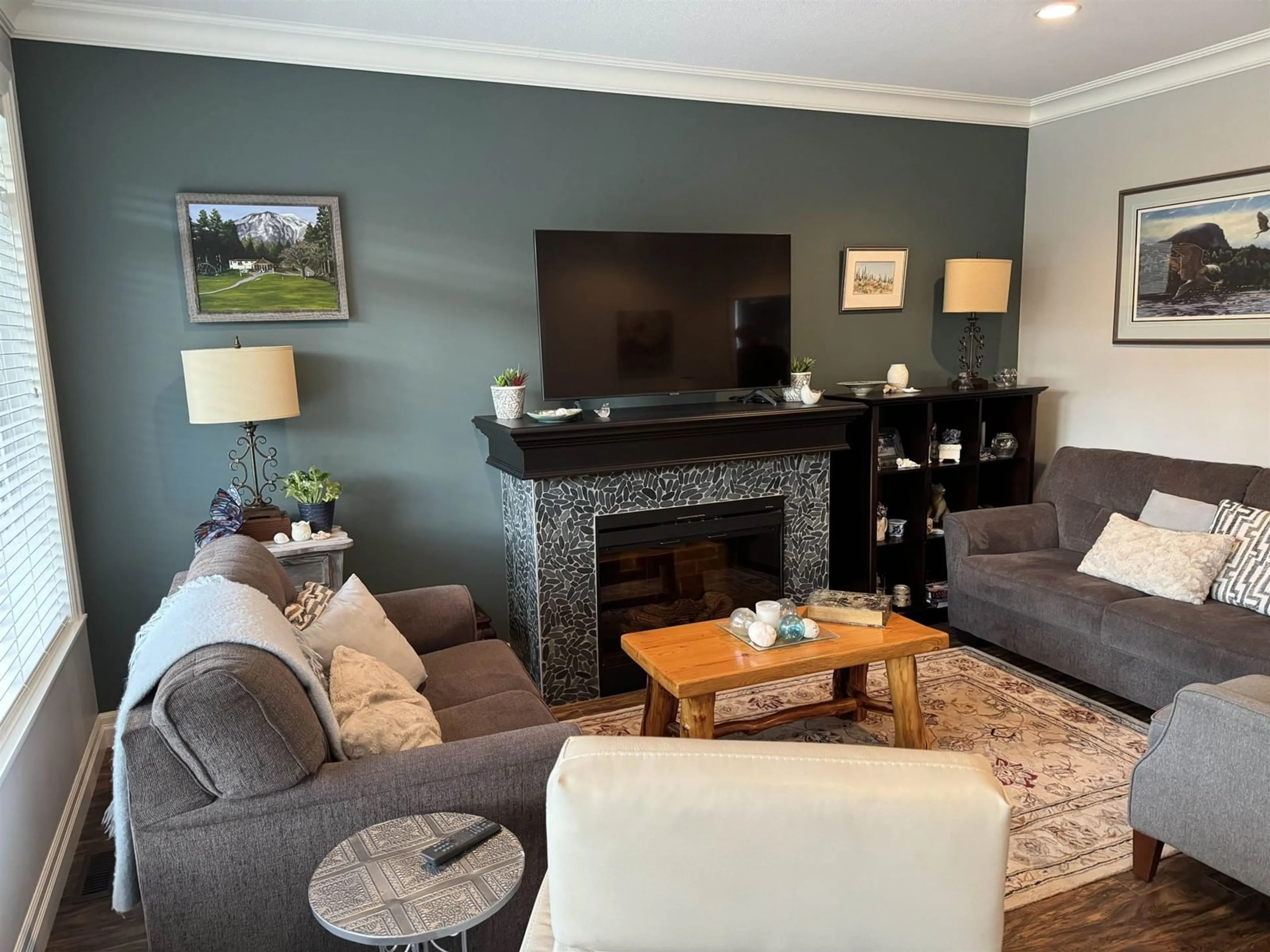 Living room with furniture, wood/laminate floor for 70 - 14550 MORRIS VALLEY, Mission British Columbia V0M1A1