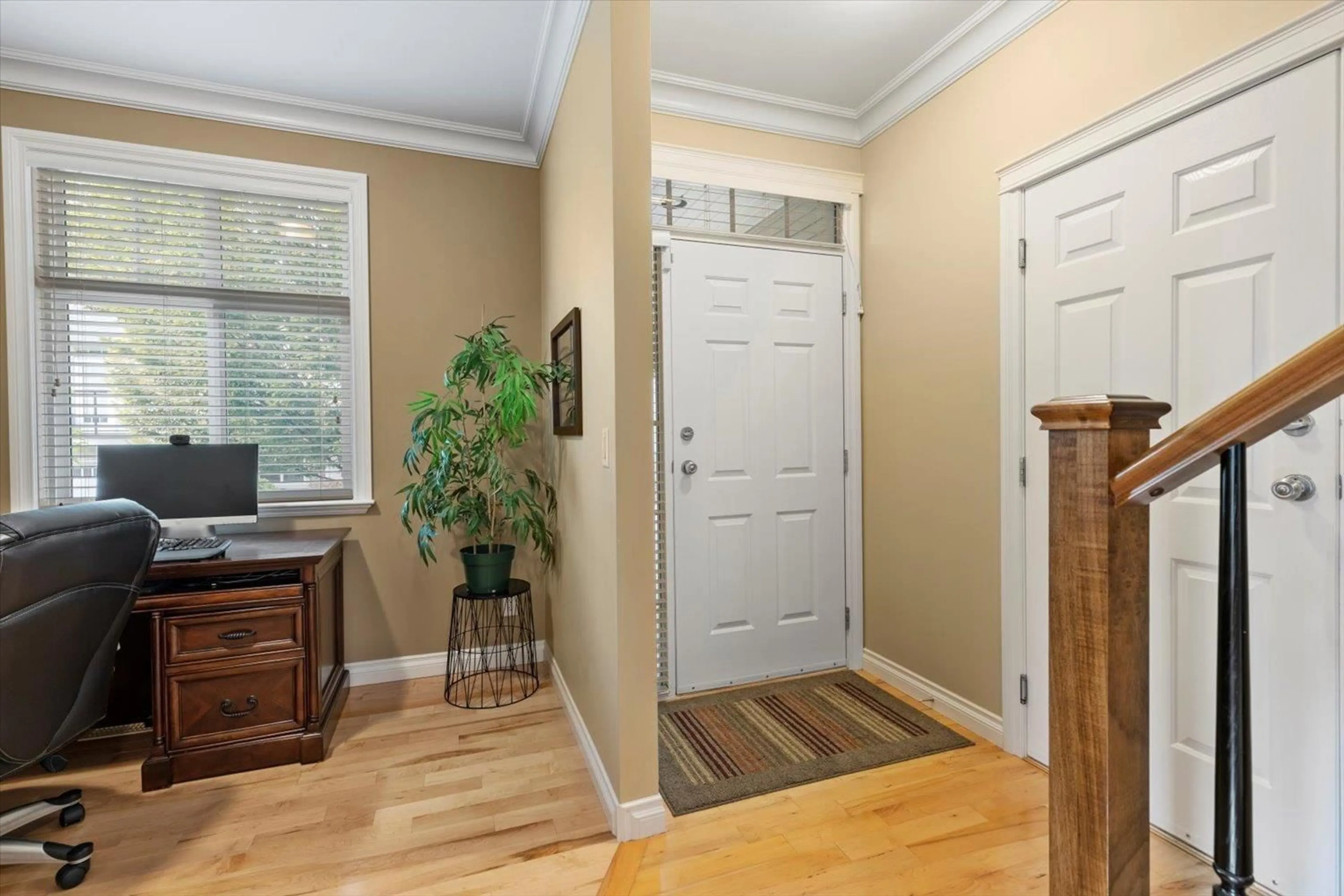 Indoor entryway for 59 - 36260 MCKEE, Abbotsford British Columbia V3G0A9