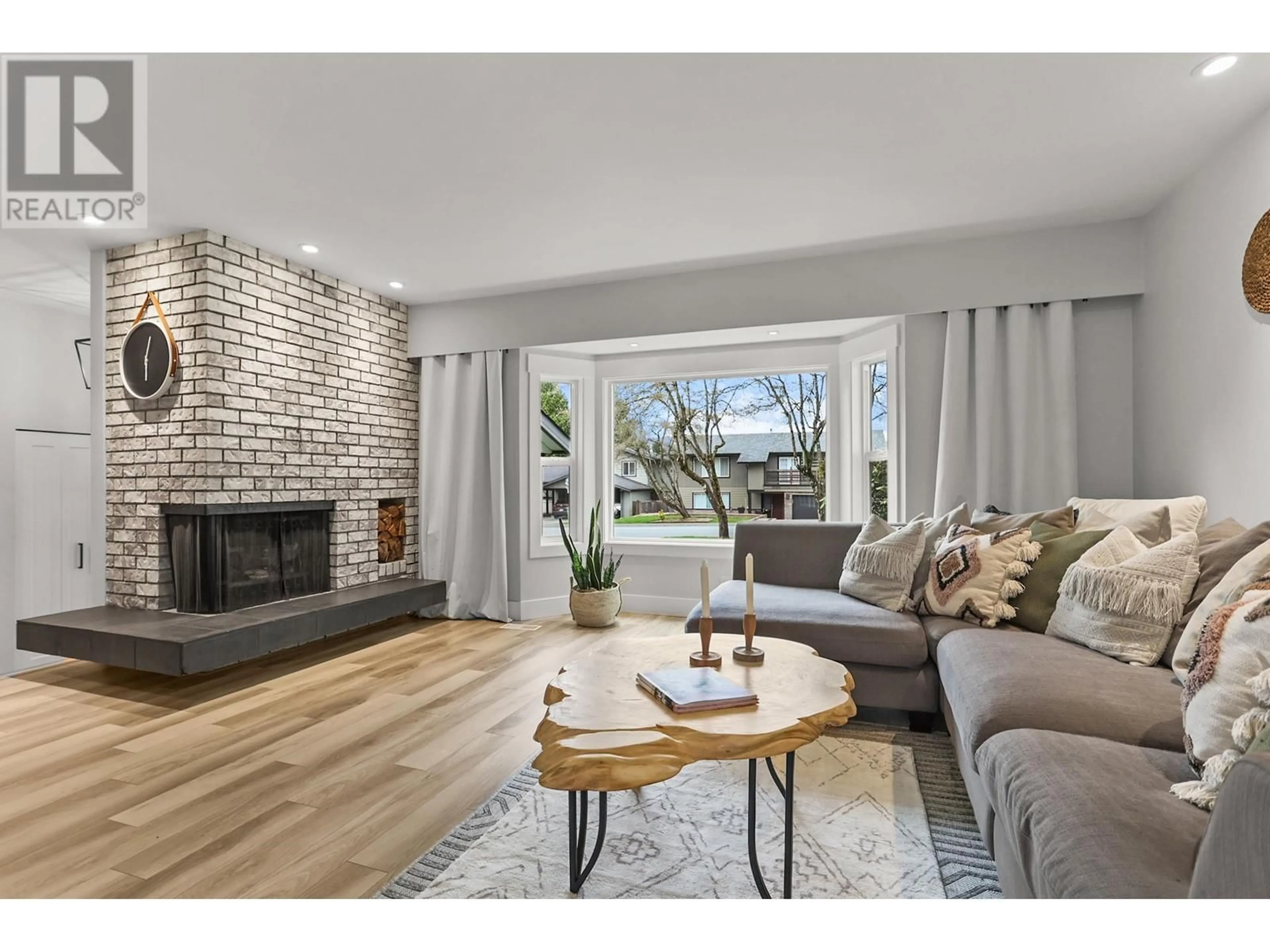 Living room with furniture, unknown for 20882 ALPINE CRESCENT, Maple Ridge British Columbia V4R2M3