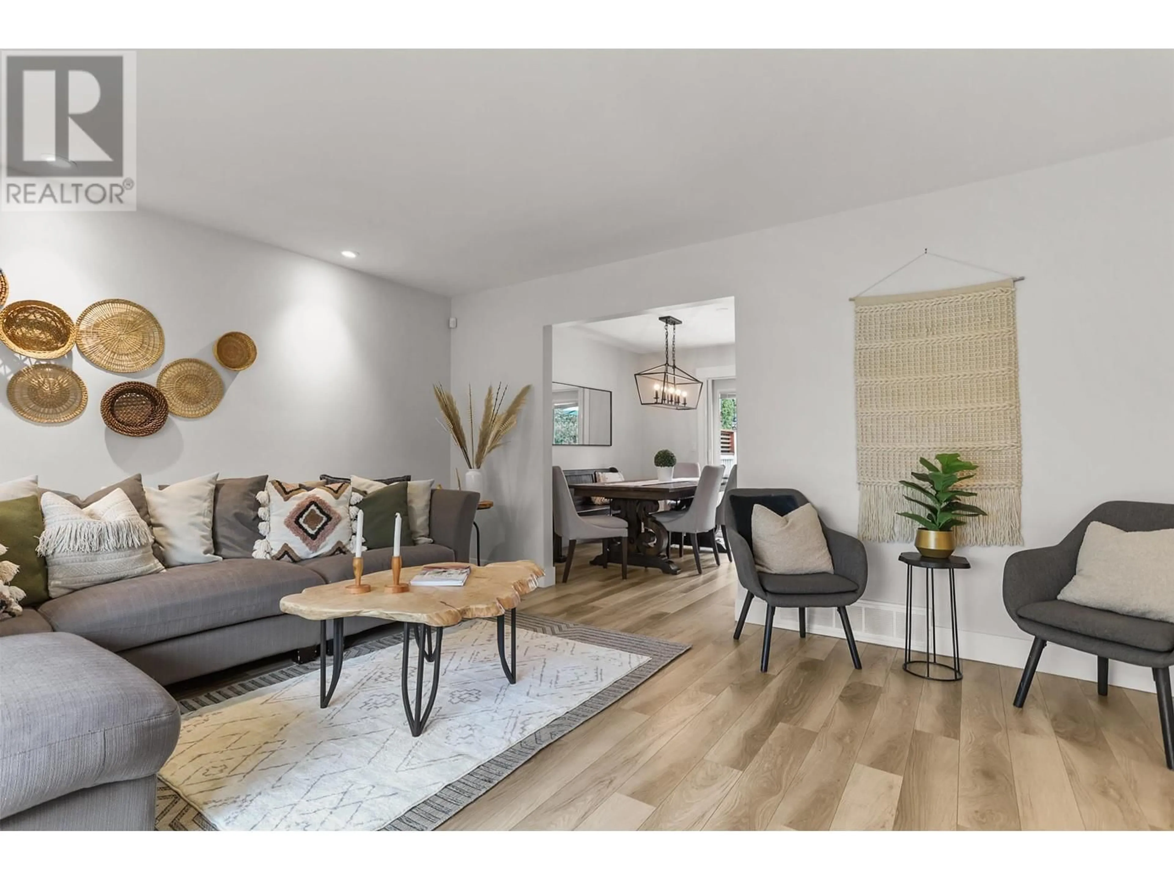 Living room with furniture, wood/laminate floor for 20882 ALPINE CRESCENT, Maple Ridge British Columbia V4R2M3
