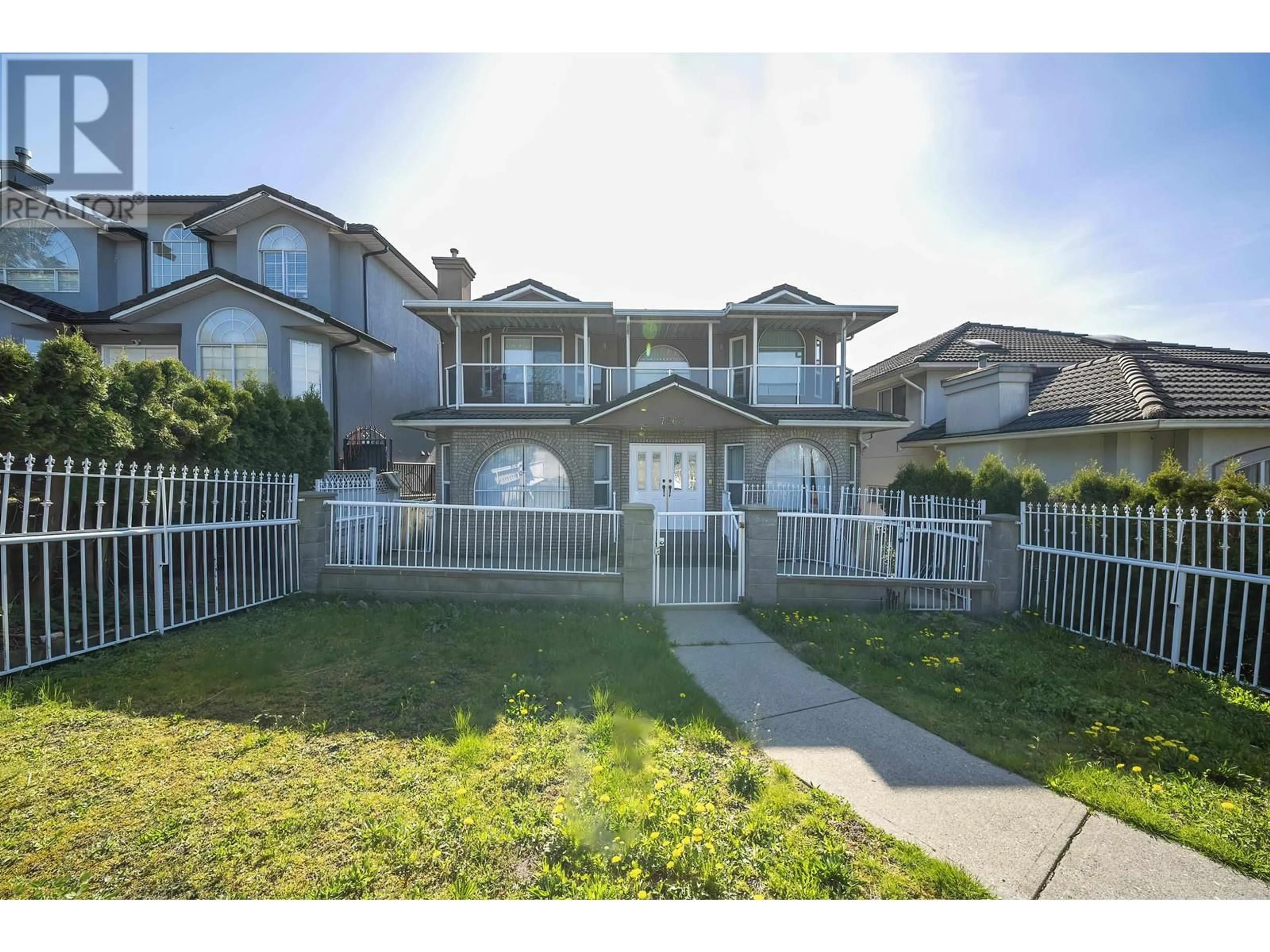 A pic from outside/outdoor area/front of a property/back of a property/a pic from drone, street for 7563 CARIBOO ROAD, Burnaby British Columbia V3N4X2