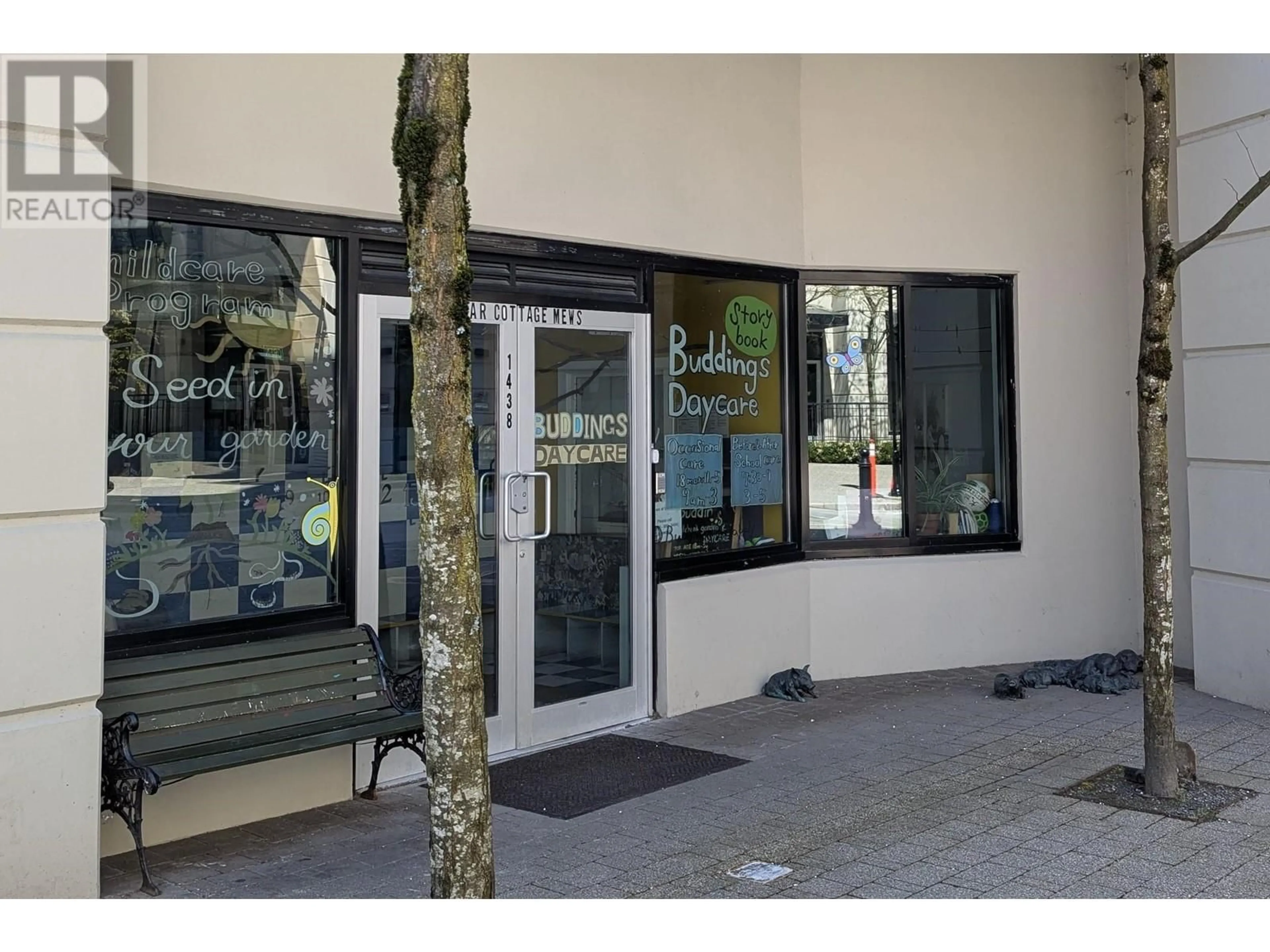 Indoor foyer for 1468 CEDAR COTTAGE MEWS, Vancouver British Columbia V5N5Z1