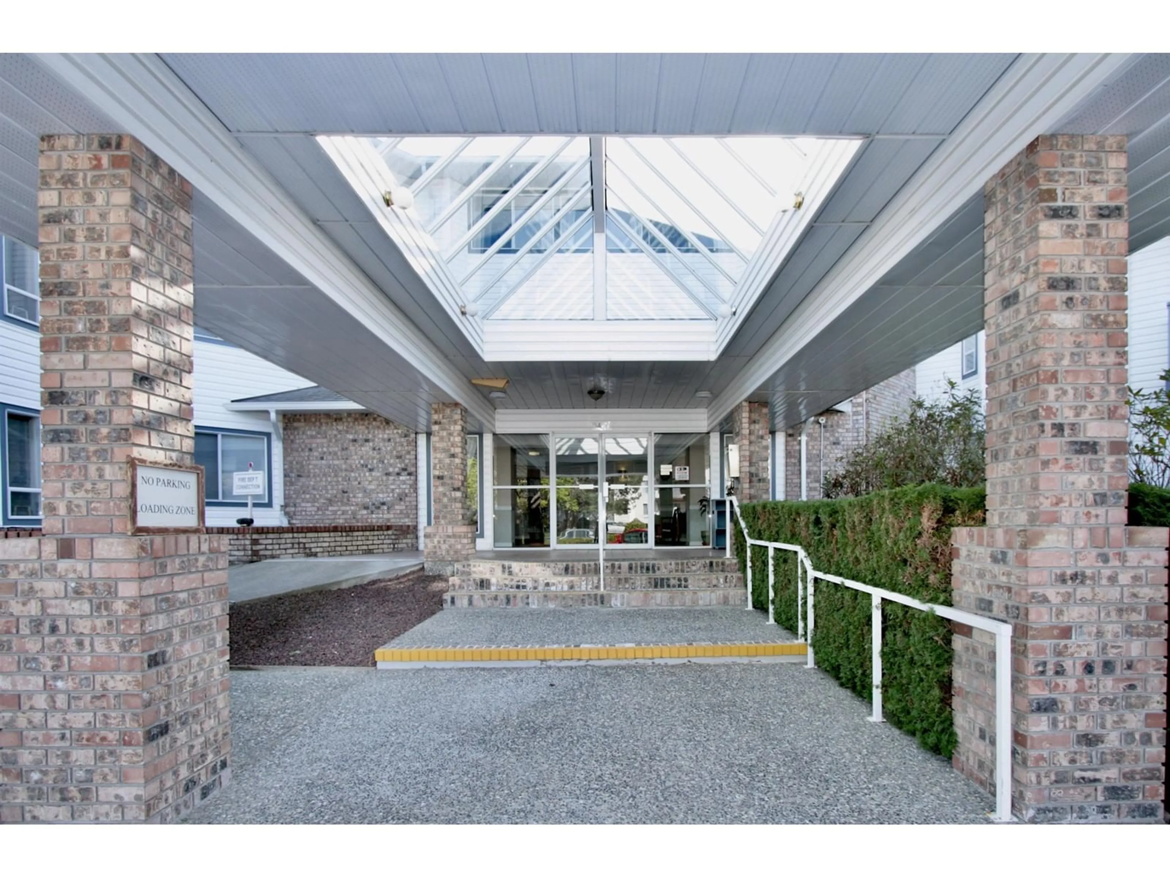 Indoor foyer for 301 - 2425 CHURCH, Abbotsford British Columbia V2T3J8