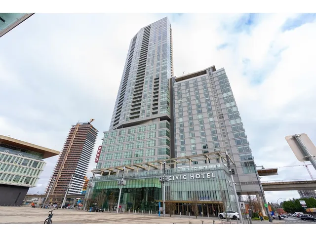 2506 - 13495 CENTRAL, Surrey