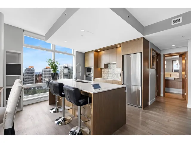 2506 - 13495 CENTRAL, Surrey 3