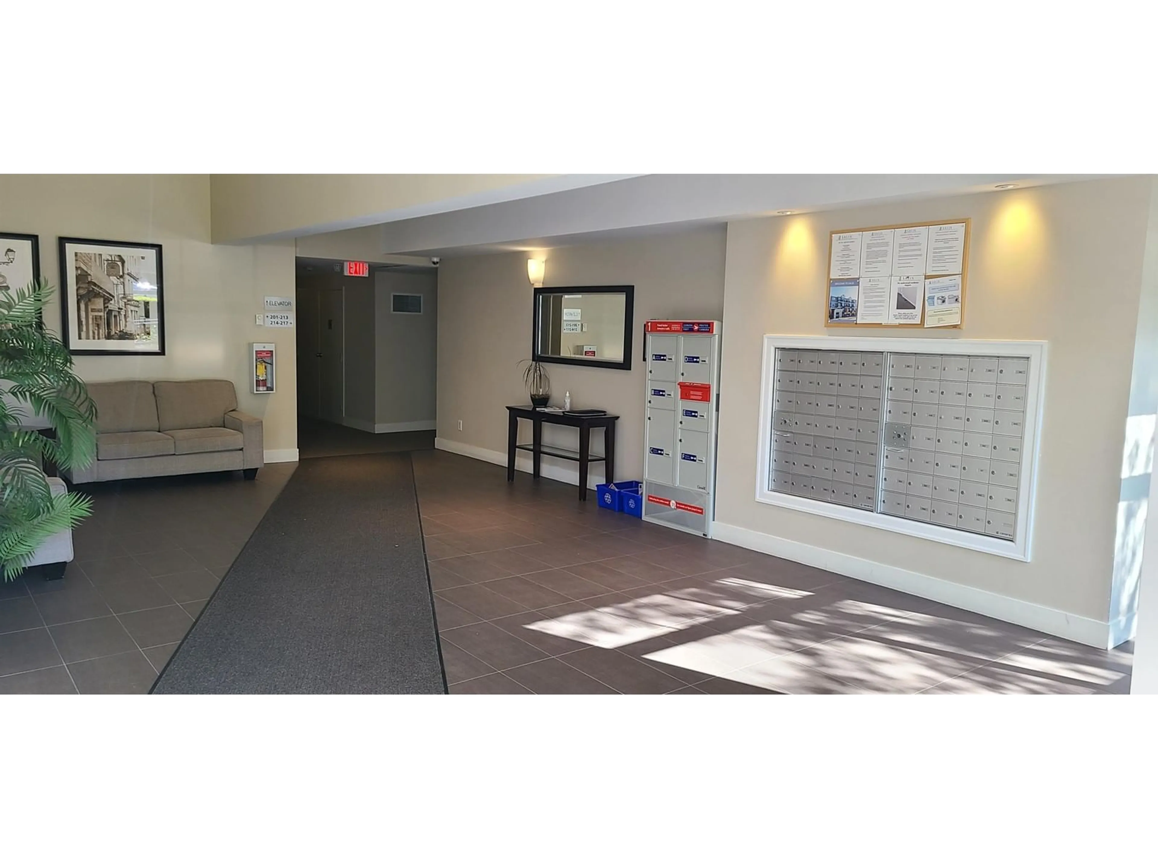 Indoor foyer for 304 - 6480 195A, Surrey British Columbia V4N6P1