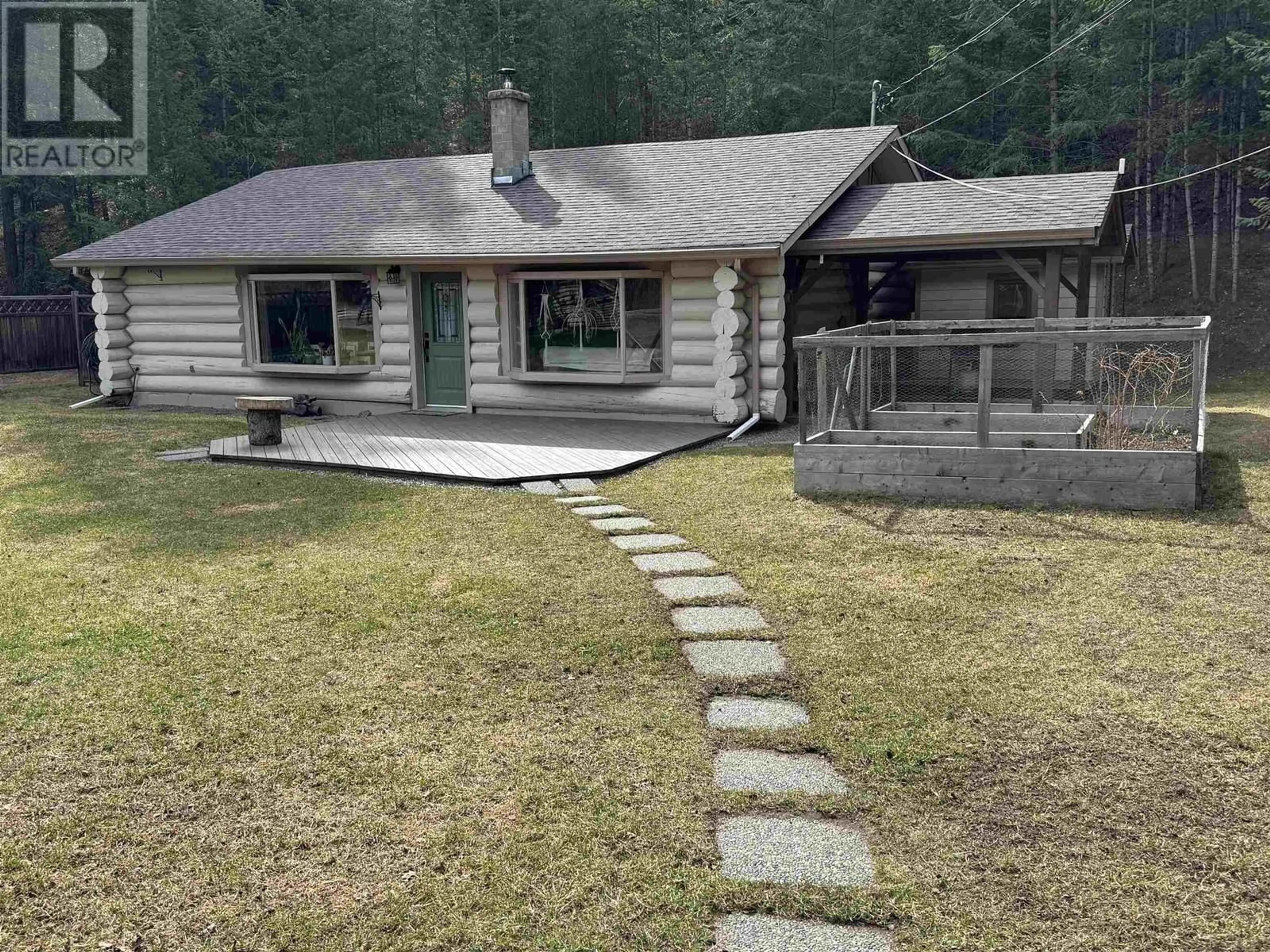 A pic from outside/outdoor area/front of a property/back of a property/a pic from drone, unknown for 905 CENTAUR DRIVE, Williams Lake British Columbia V2G4G1