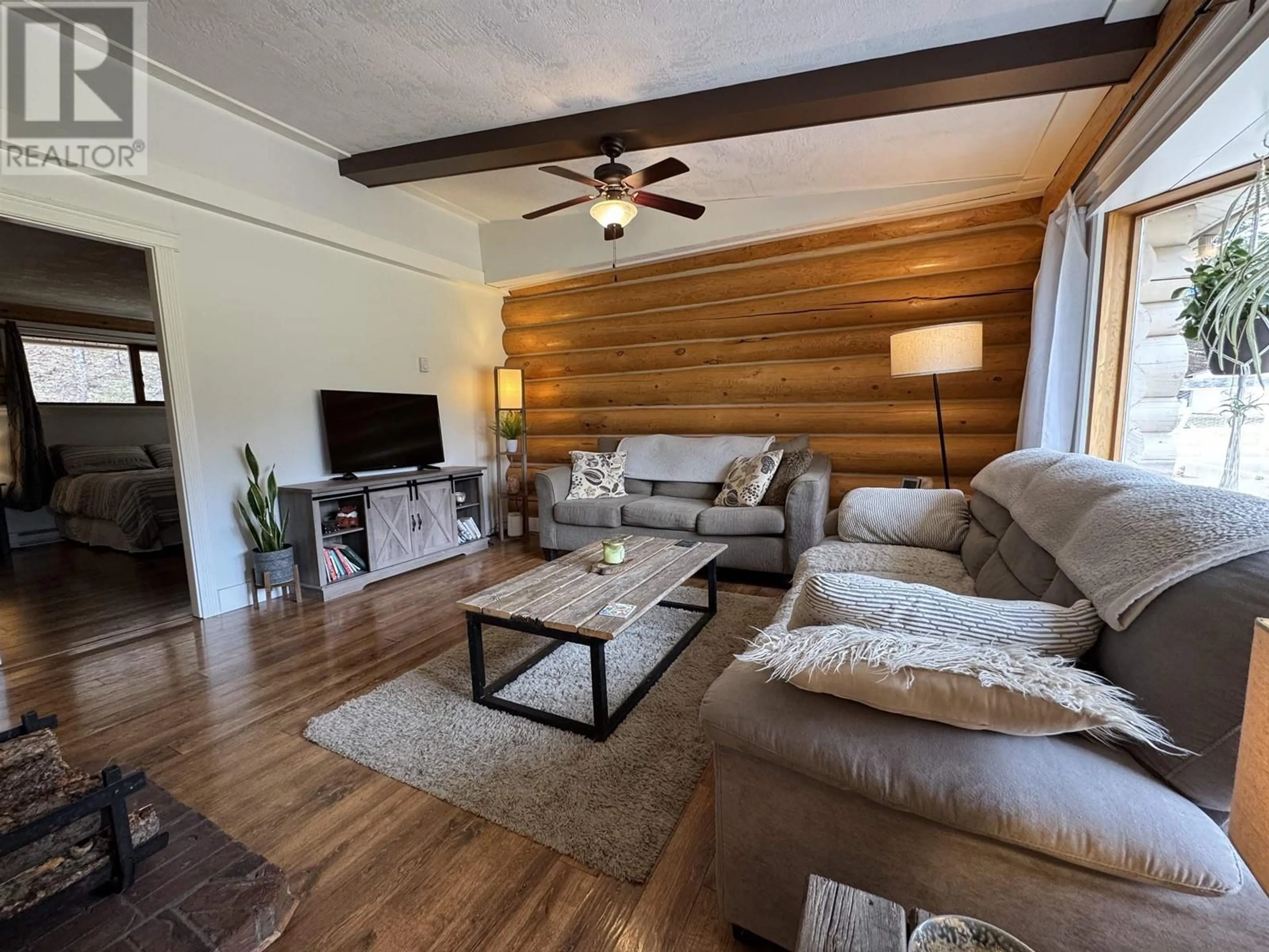 Living room with furniture, wood/laminate floor for 905 CENTAUR DRIVE, Williams Lake British Columbia V2G4G1
