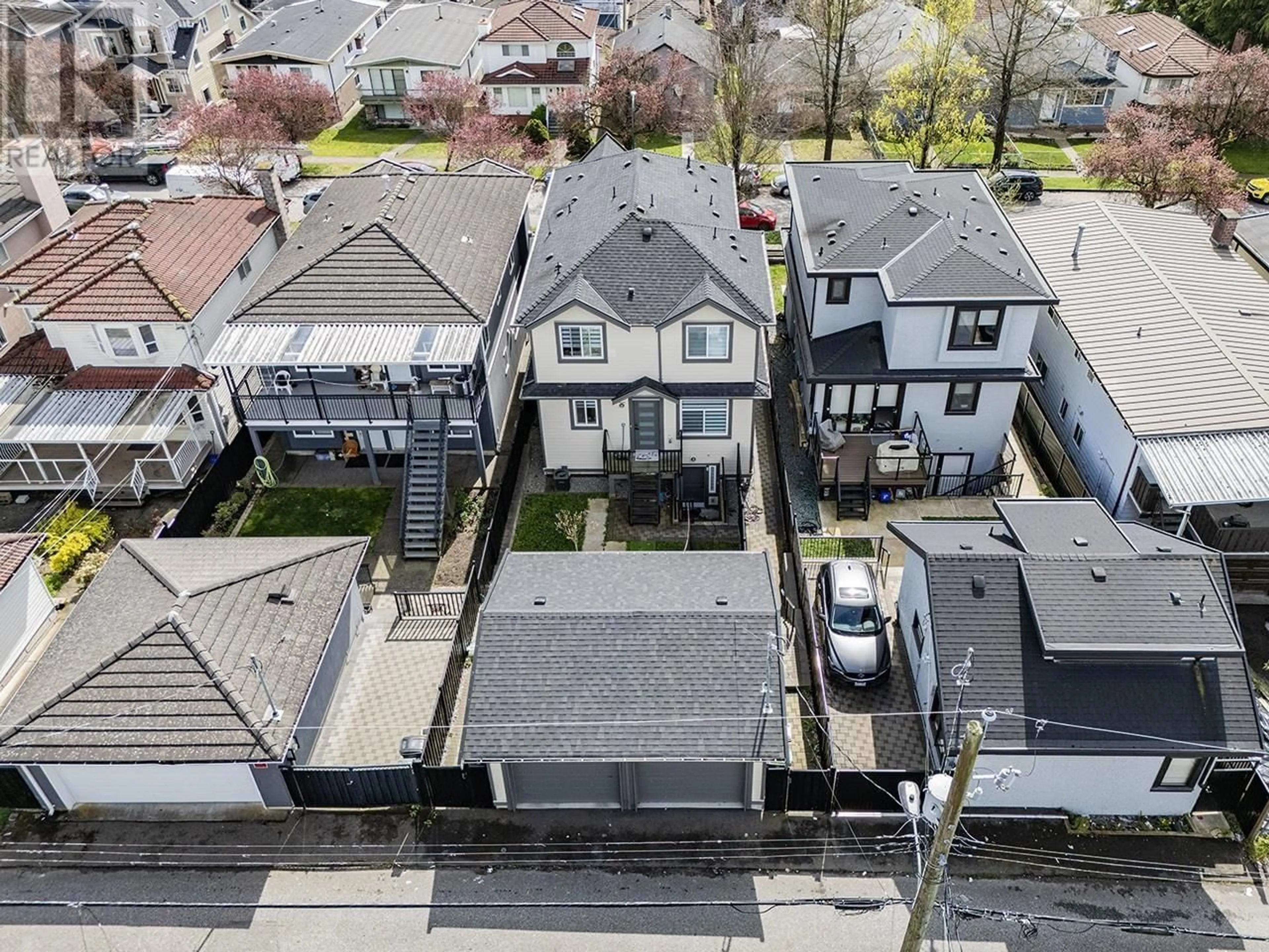 A pic from outside/outdoor area/front of a property/back of a property/a pic from drone, street for 1 - 331 64TH AVENUE, Vancouver British Columbia V5X2M8