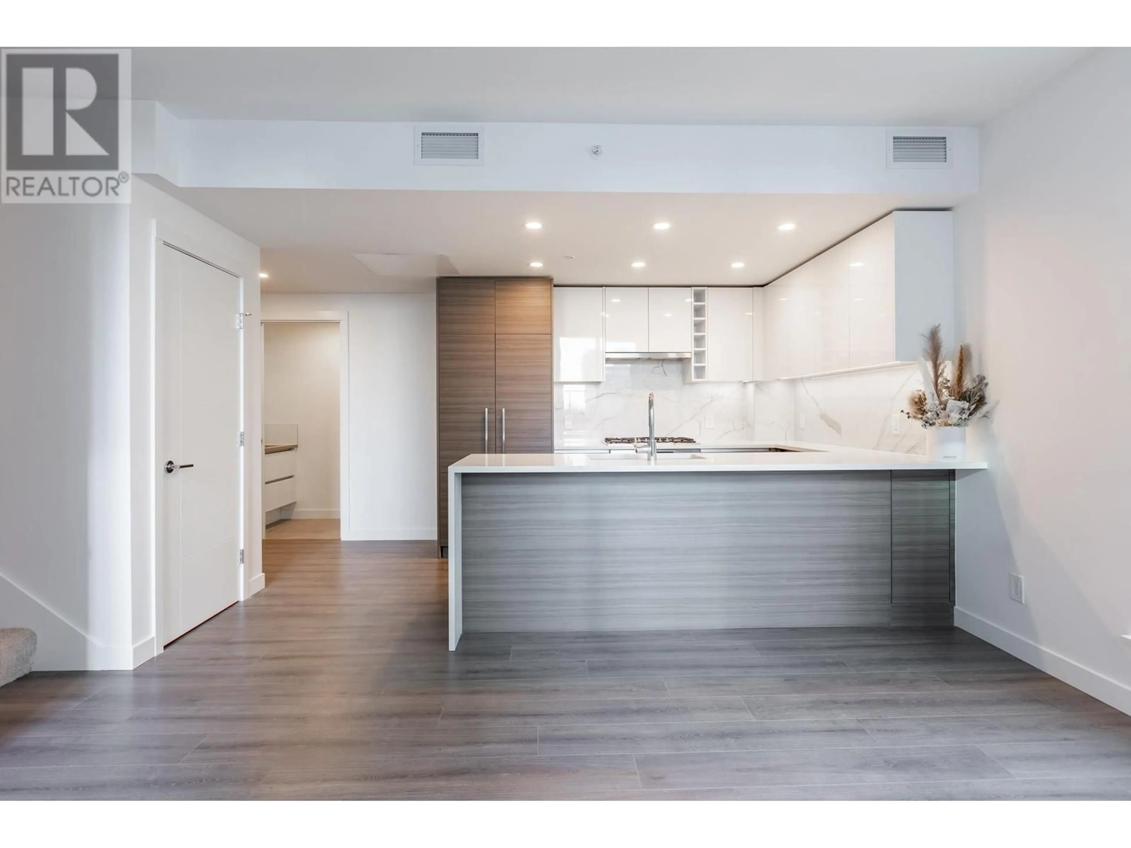 Open concept kitchen, wood/laminate floor for 509 - 823 CARNARVON STREET, New Westminster British Columbia V3M1E9