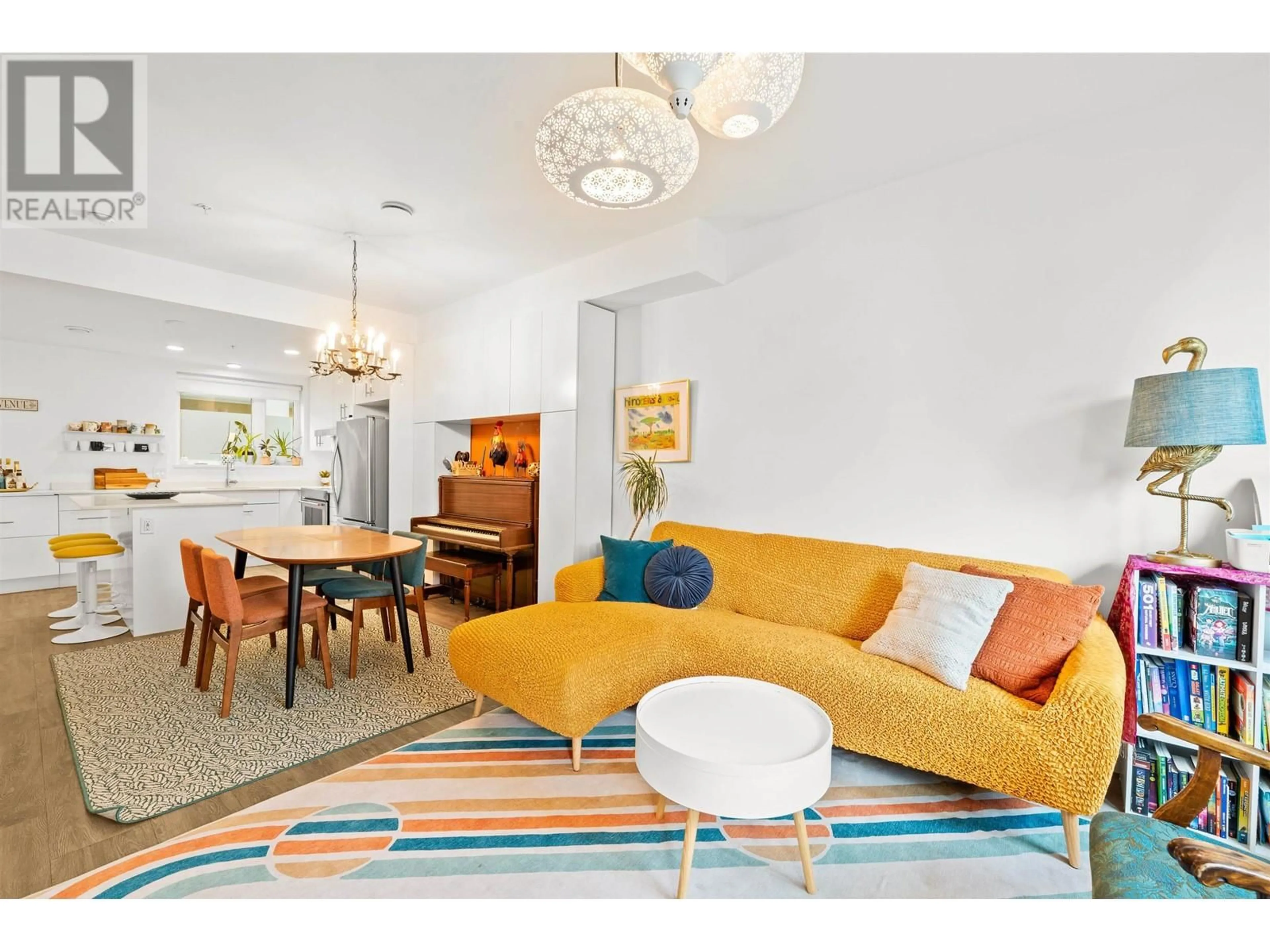 Living room with furniture, unknown for TH2 - 2137 CHESTERFIELD AVENUE, North Vancouver British Columbia V7M2P7