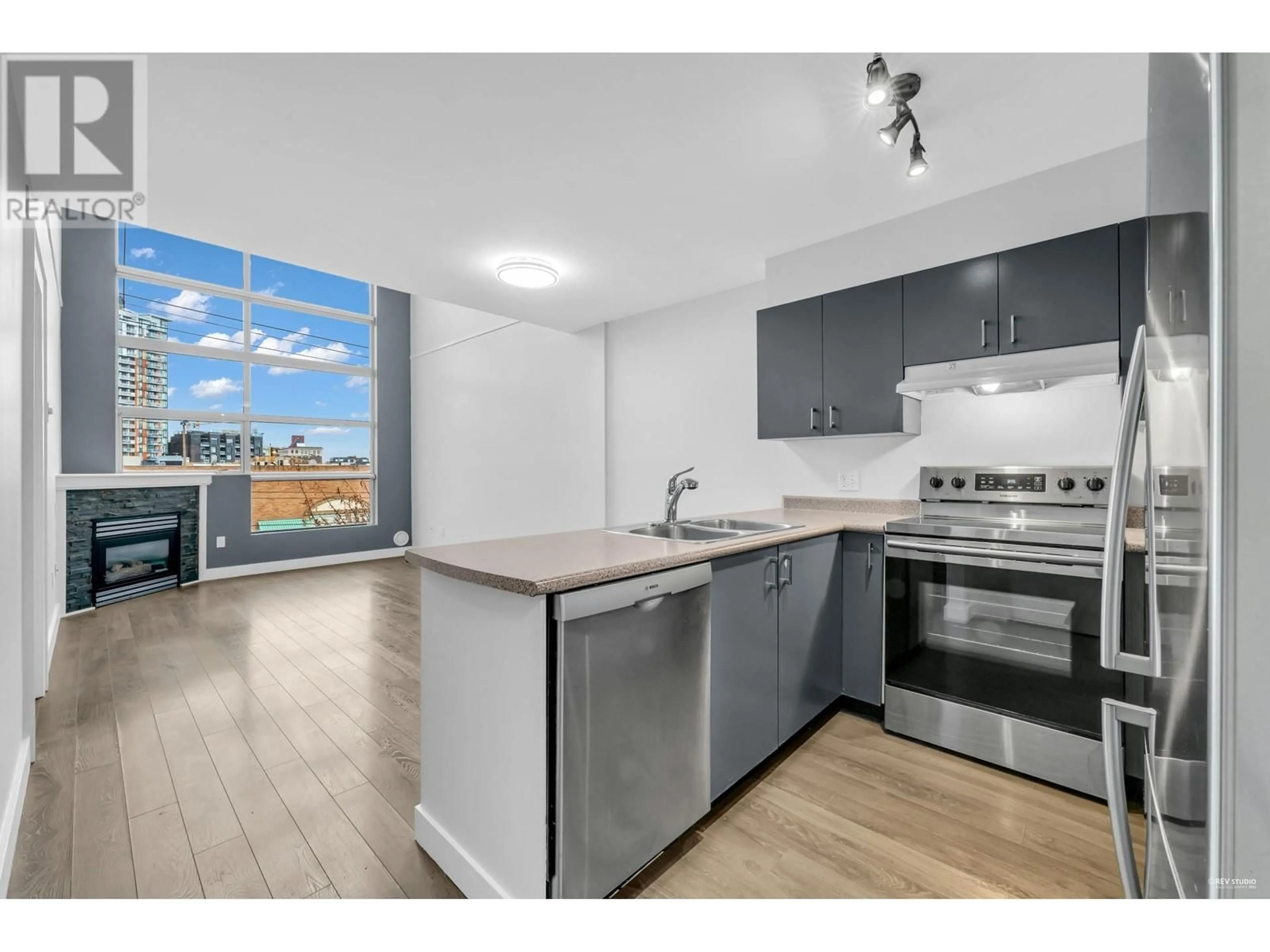 Standard kitchen, unknown for 319 - 418 BROADWAY, Vancouver British Columbia V5T1X2