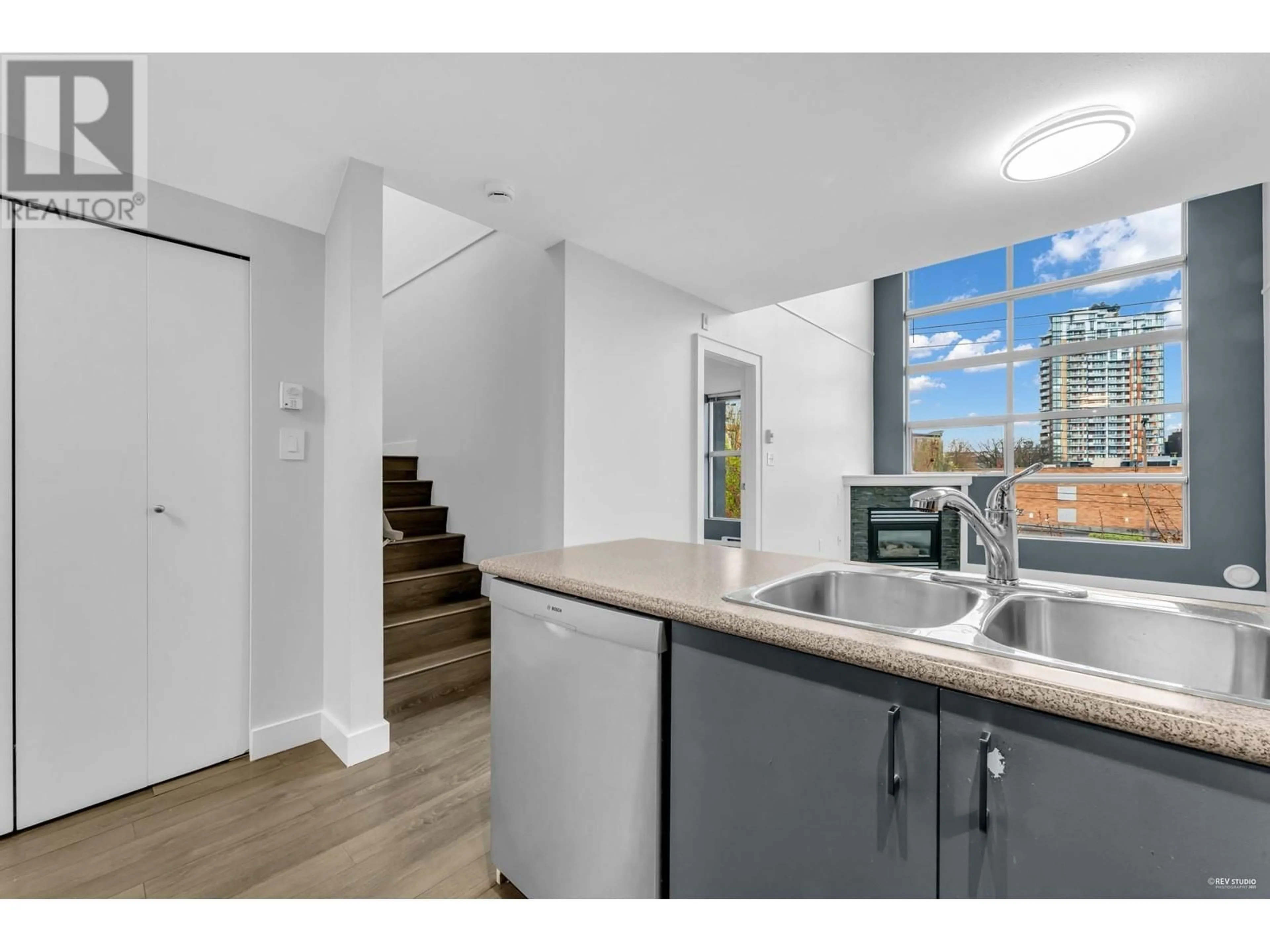 Standard kitchen, unknown for 319 - 418 BROADWAY, Vancouver British Columbia V5T1X2