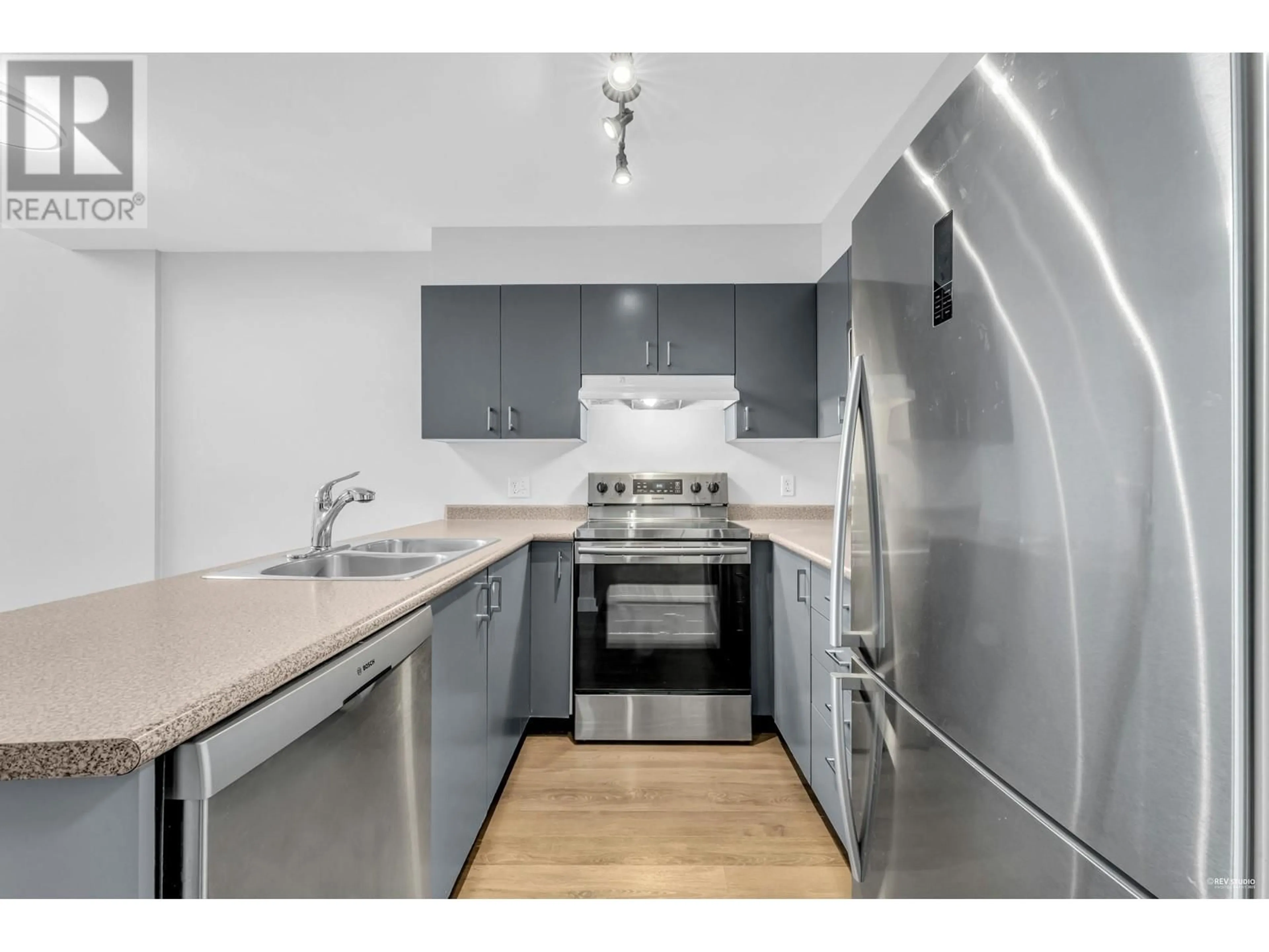 Standard kitchen, unknown for 319 - 418 BROADWAY, Vancouver British Columbia V5T1X2