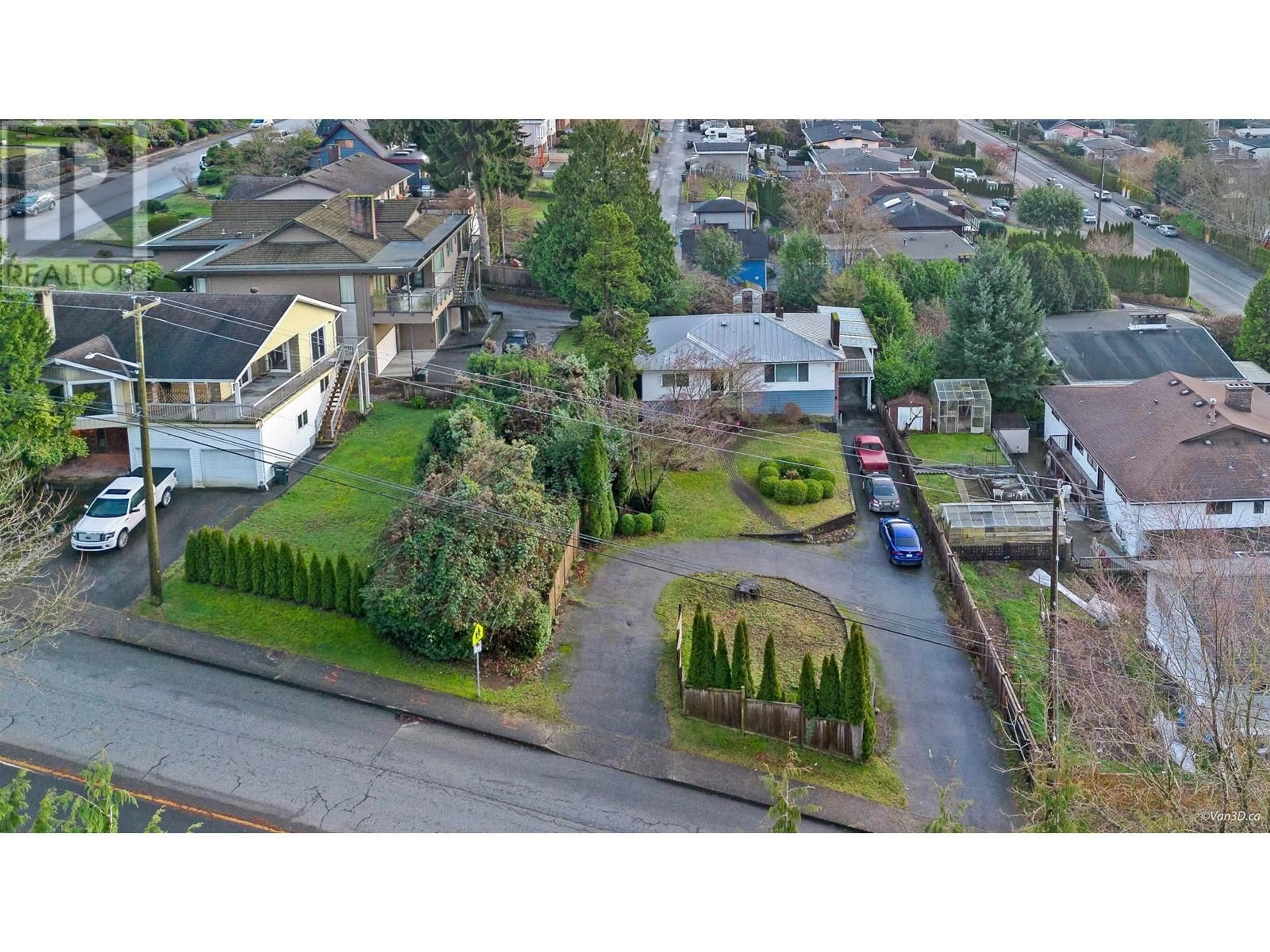 A pic from outside/outdoor area/front of a property/back of a property/a pic from drone, street for 5720 CURTIS STREET, Burnaby British Columbia V5B2A2