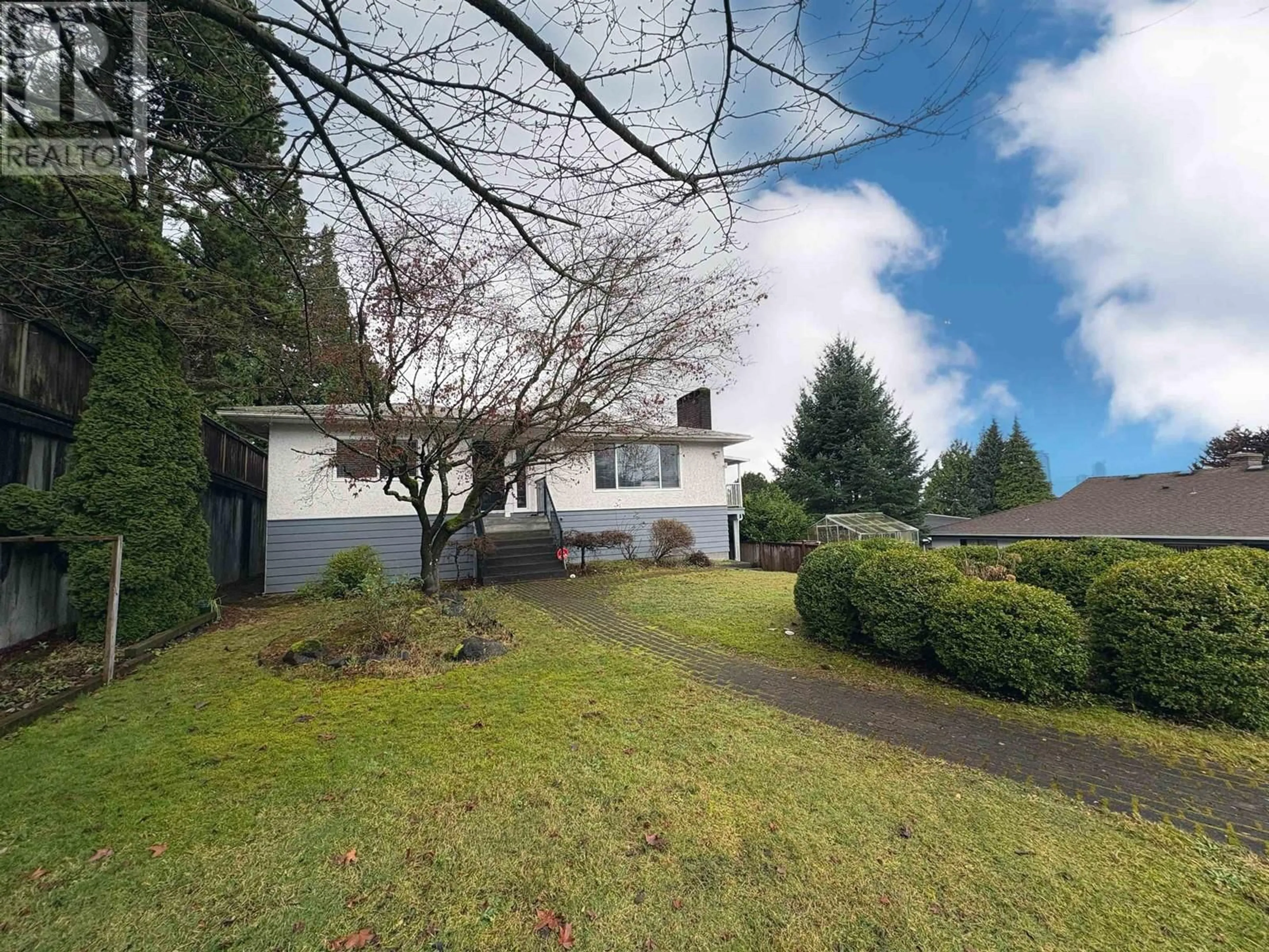 A pic from outside/outdoor area/front of a property/back of a property/a pic from drone, unknown for 5720 CURTIS STREET, Burnaby British Columbia V5B2A2