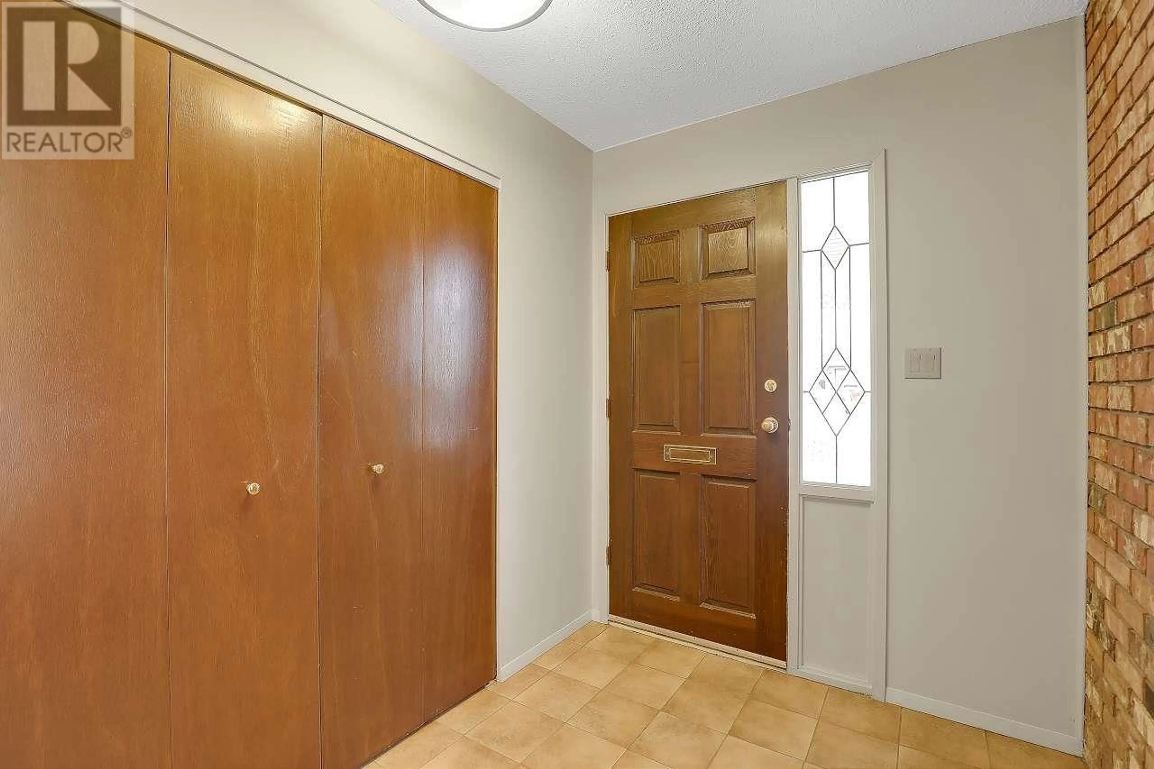 Indoor entryway for 21222 117 AVENUE, Maple Ridge British Columbia V2X2H4