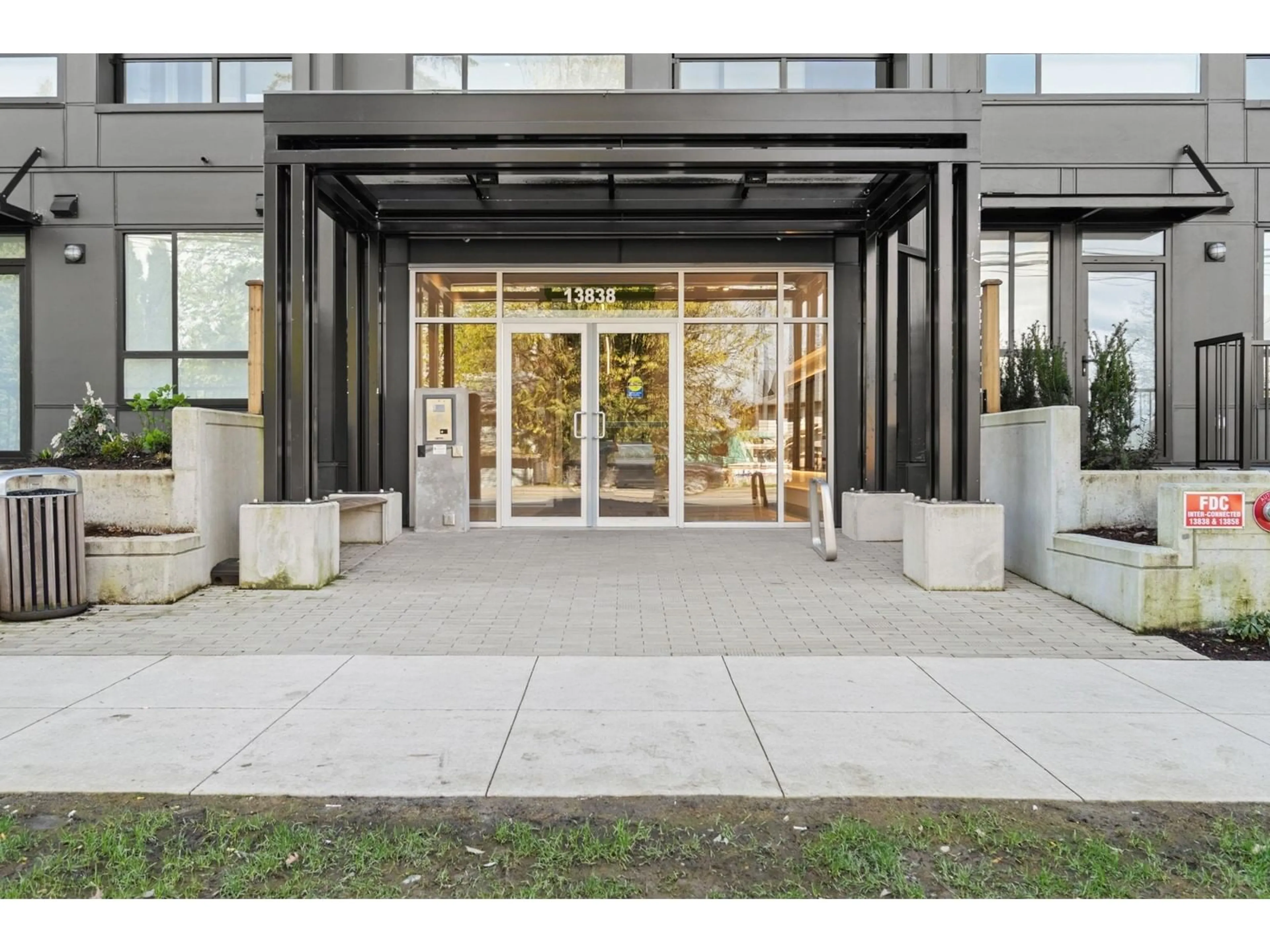 Indoor foyer for W214 - 13838 108, Surrey British Columbia V3T0T8