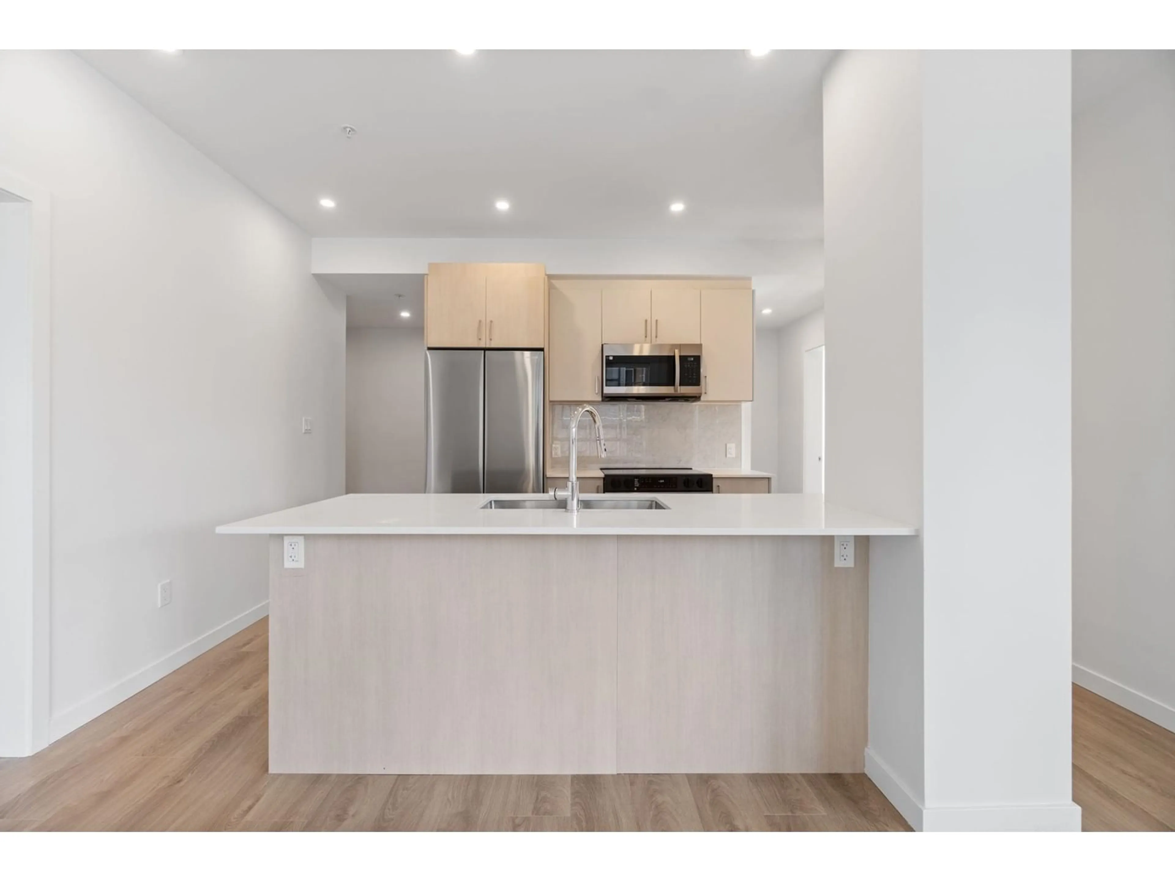 Open concept kitchen, wood/laminate floor for W214 - 13838 108, Surrey British Columbia V3T0T8