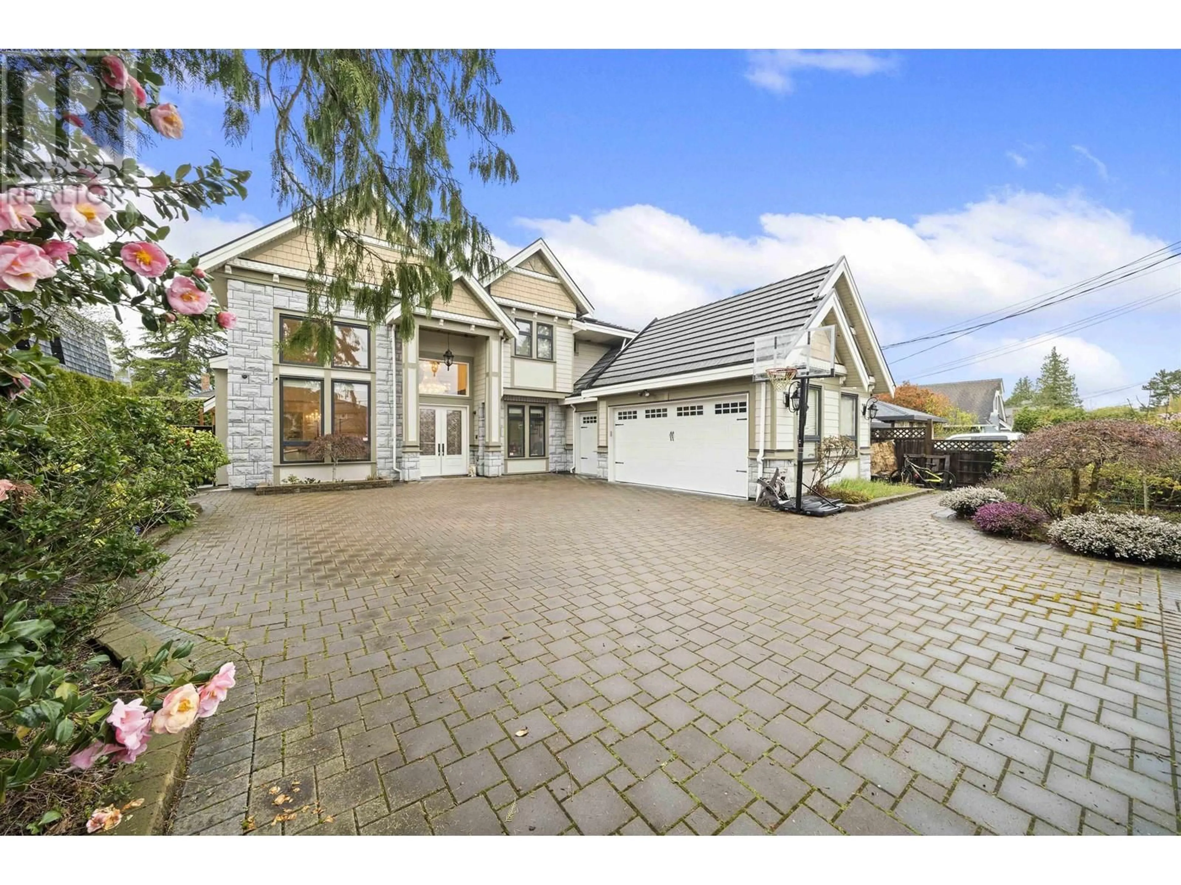 A pic from outside/outdoor area/front of a property/back of a property/a pic from drone, street for 6691 WOODWARDS ROAD, Richmond British Columbia V7E1H2