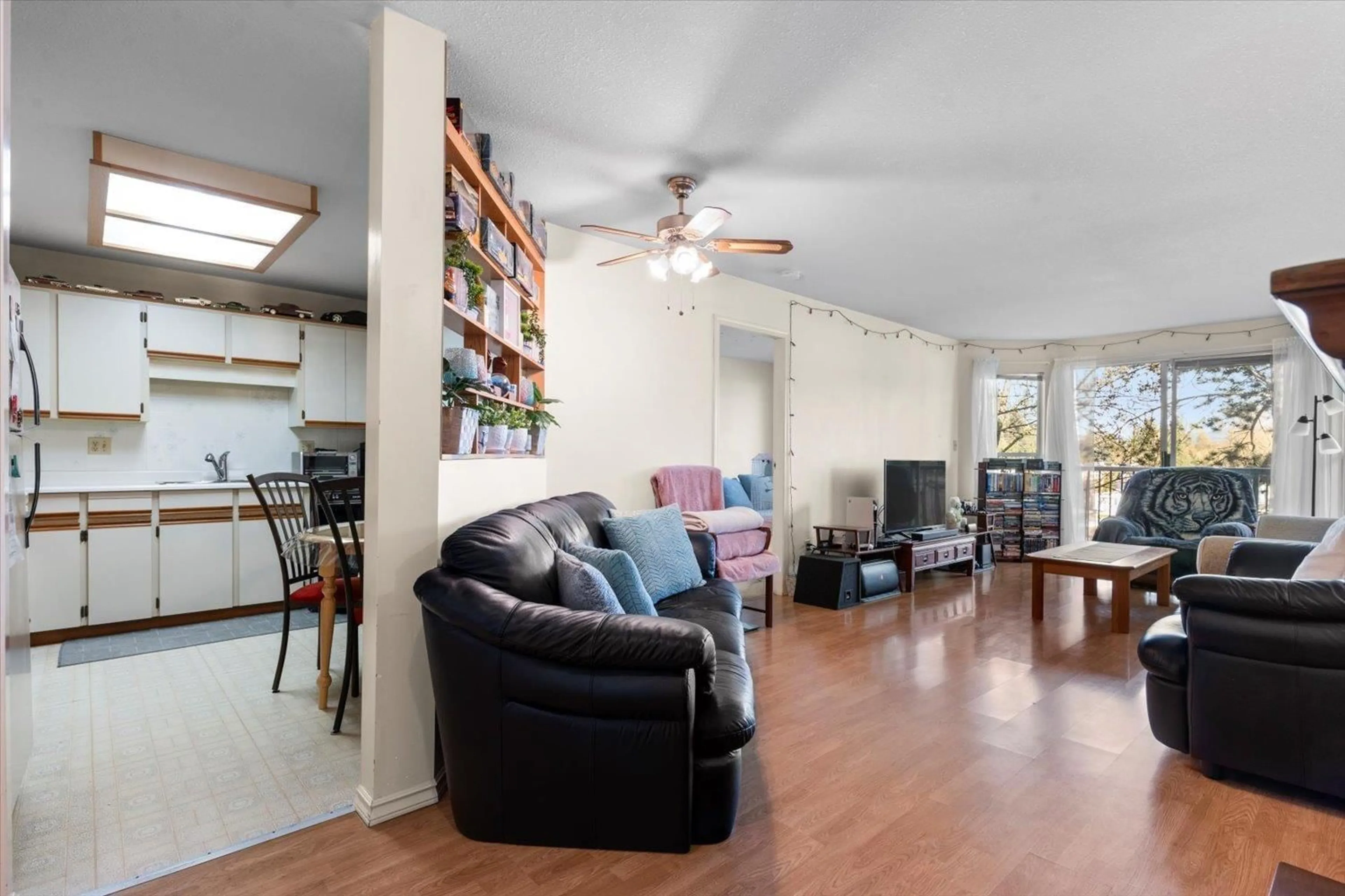 Living room with furniture, unknown for 104 - 1755 SALTON, Abbotsford British Columbia V2S7C5