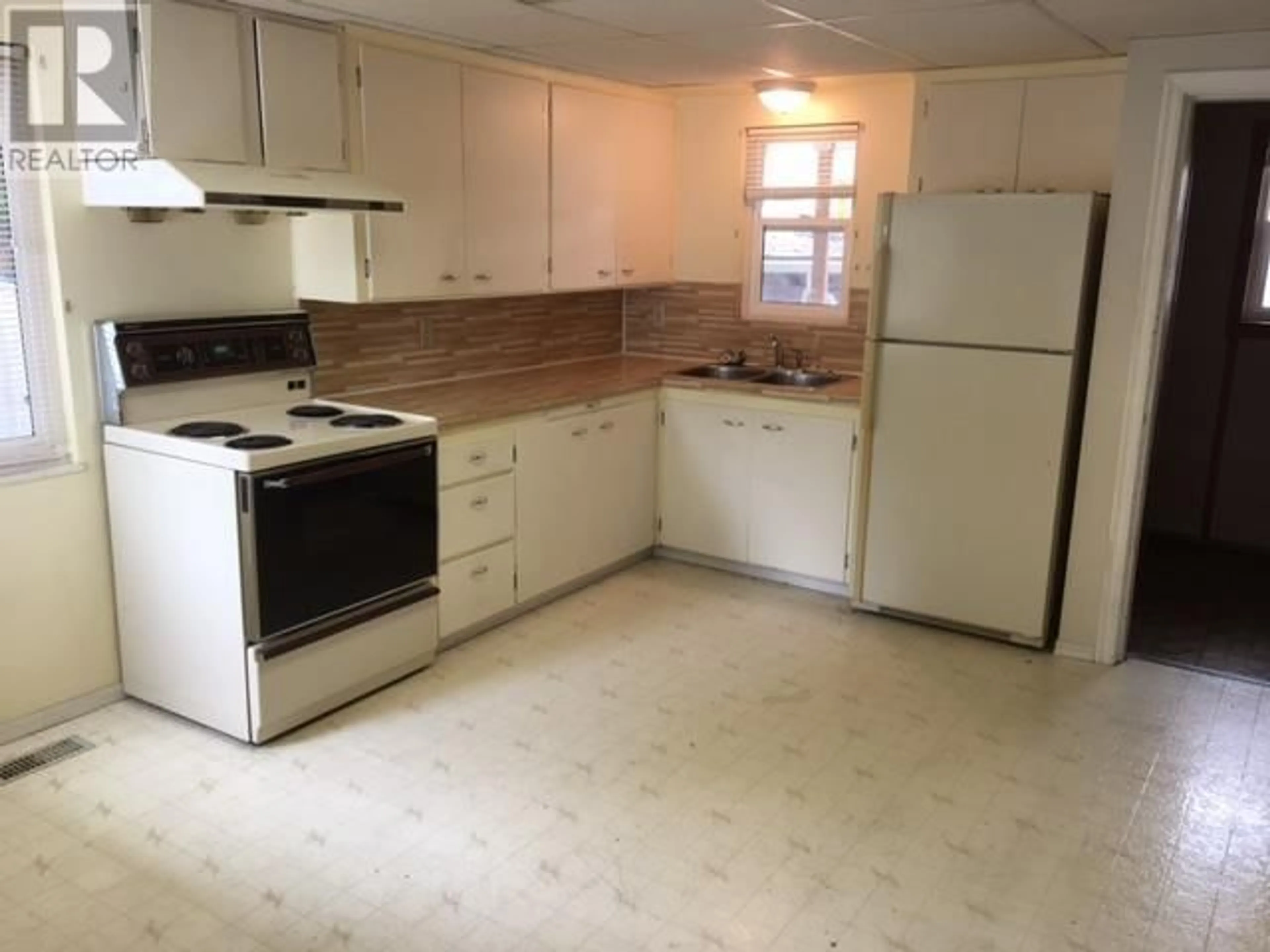 Standard kitchen, unknown for 12147 222 STREET, Maple Ridge British Columbia V2X5W4