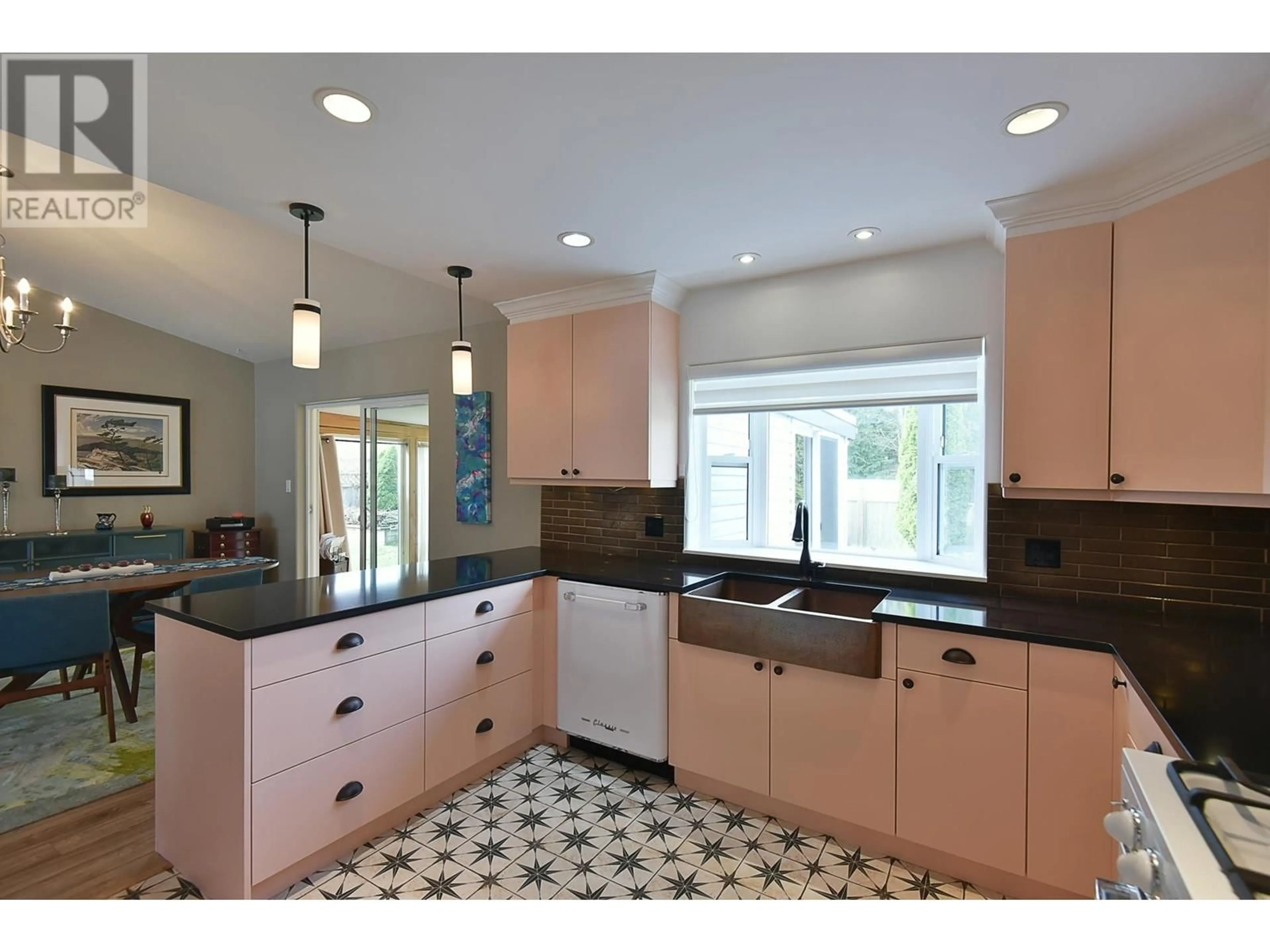 Contemporary kitchen, ceramic/tile floor for 5643 CURTIS PLACE, Sechelt British Columbia V7Z0R9