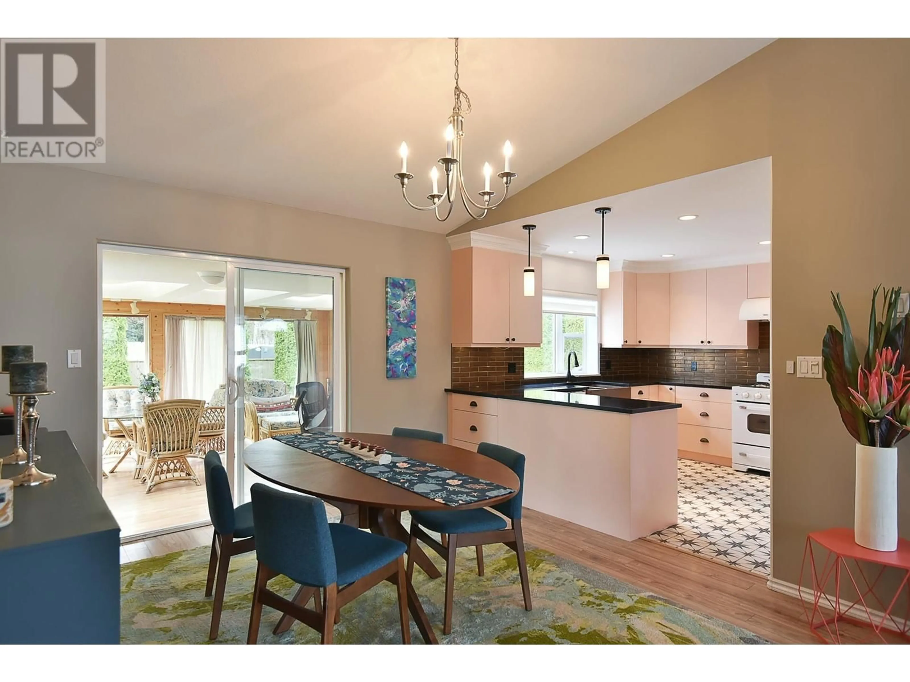 Open concept kitchen, unknown for 5643 CURTIS PLACE, Sechelt British Columbia V7Z0R9