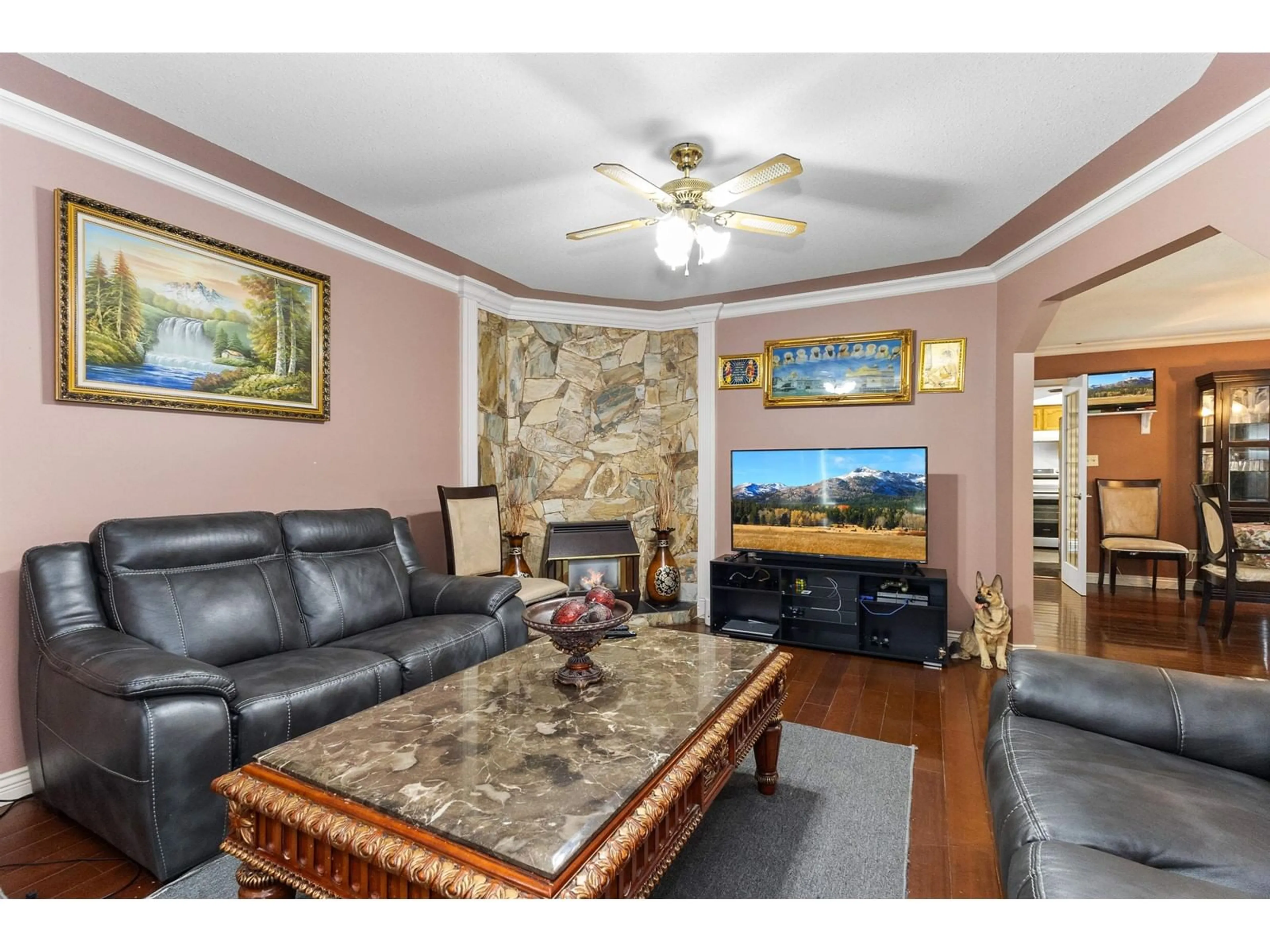 Living room with furniture, unknown for 2930 EDGEHILL, Abbotsford British Columbia V2T5J9