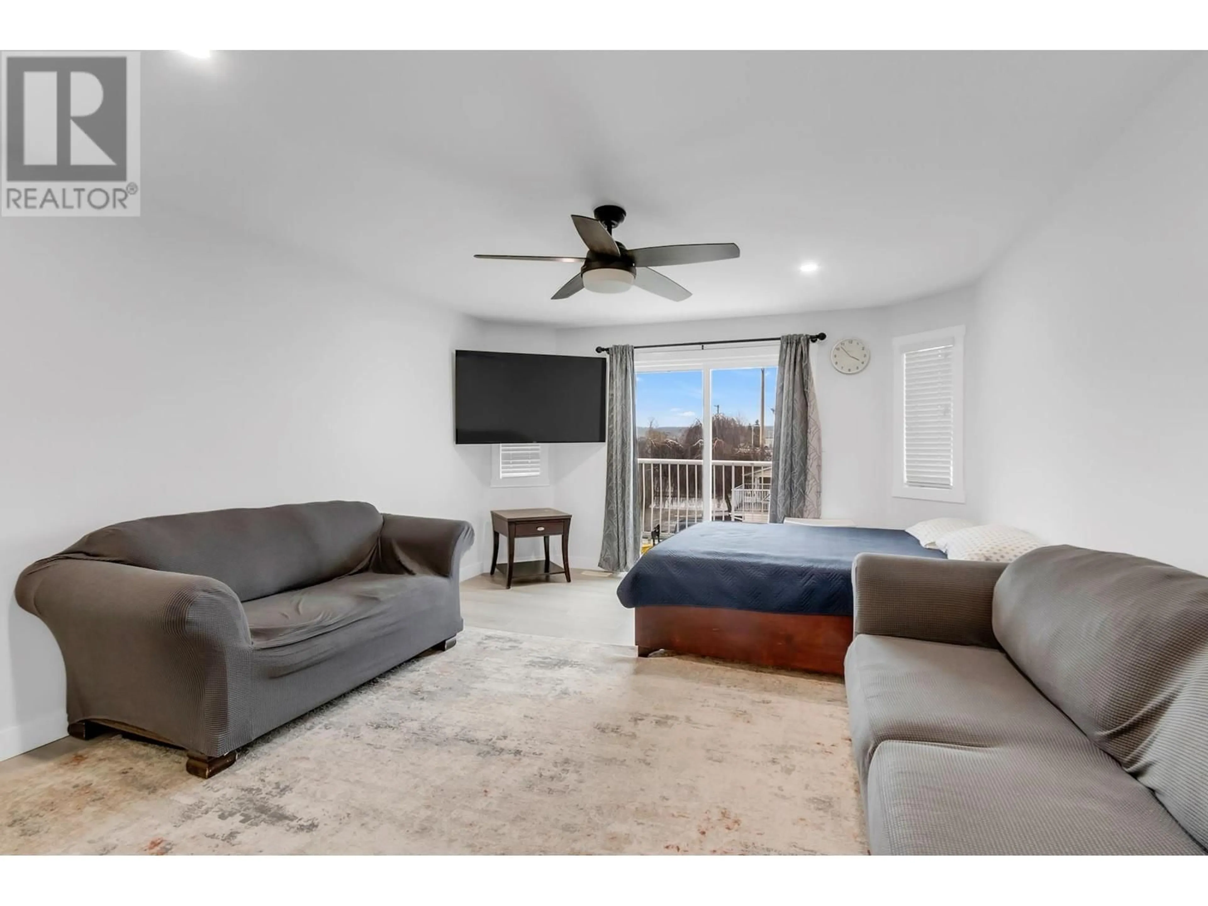 Living room with furniture, unknown for 3329 WESTWOOD DRIVE, Prince George British Columbia V2N1S4