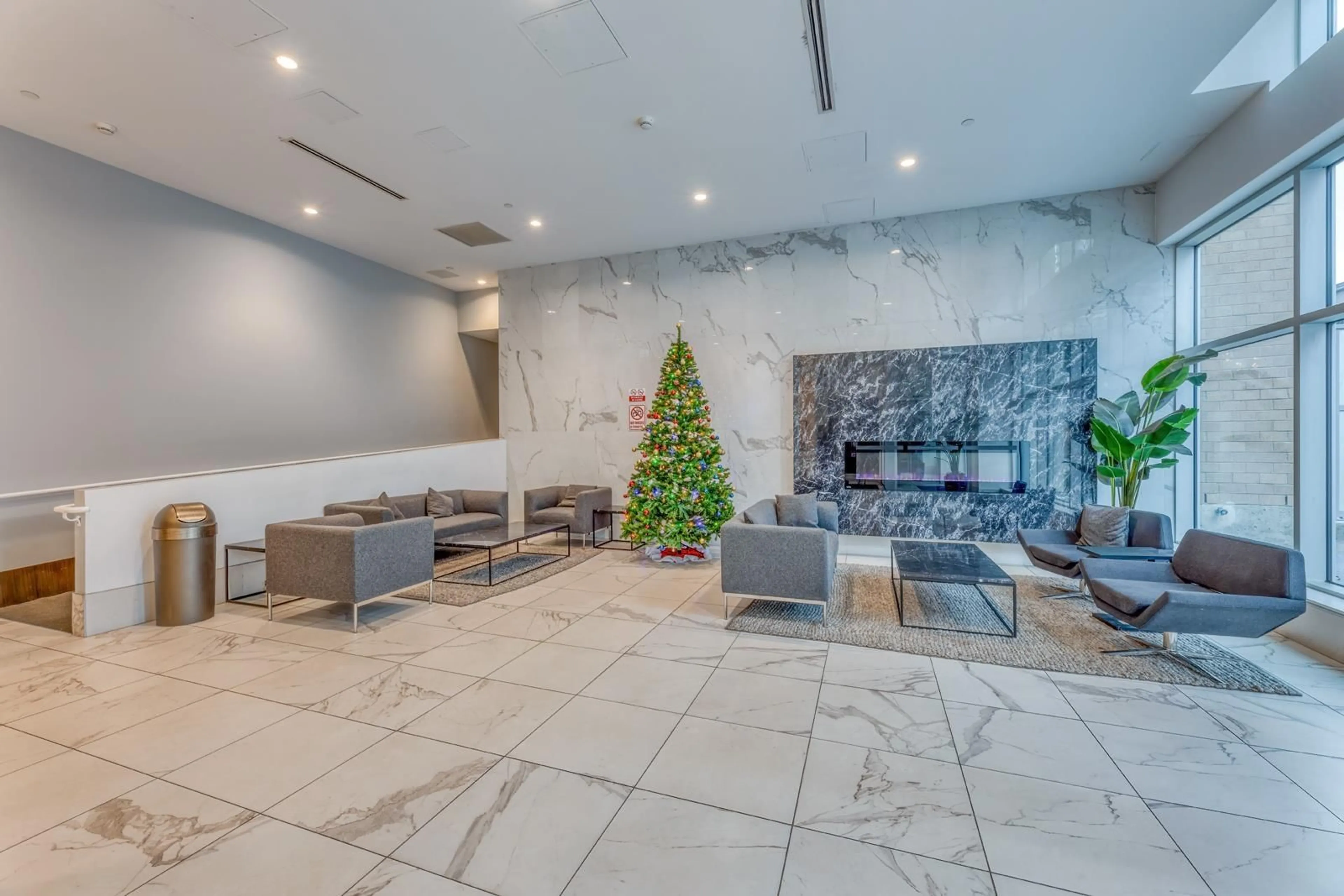 Lobby for 903 - 13350 CENTRAL, Surrey British Columbia V3T0S1