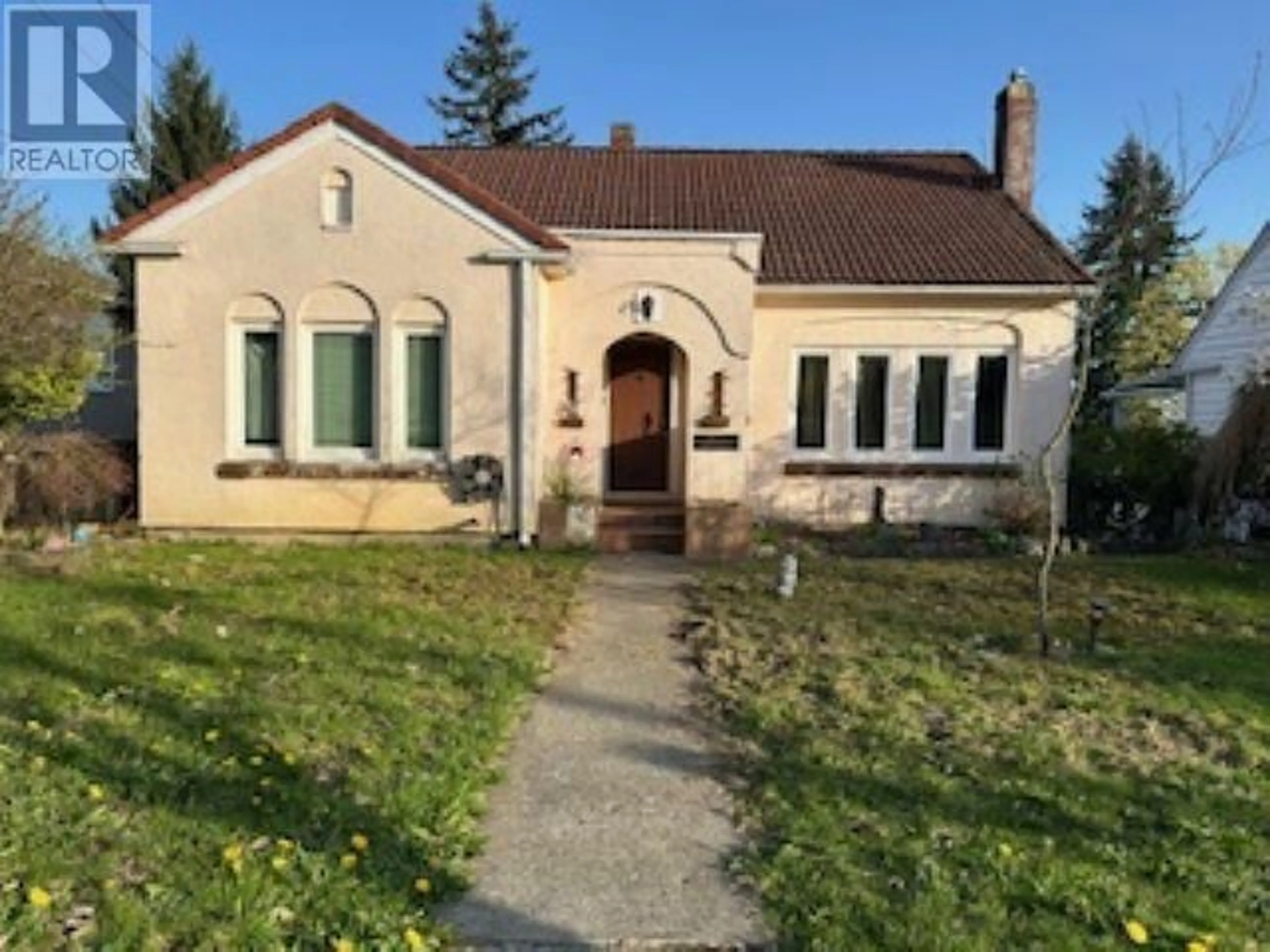 A pic from outside/outdoor area/front of a property/back of a property/a pic from drone, street for 1828 EIGHTH AVENUE, New Westminster British Columbia V3M2T1
