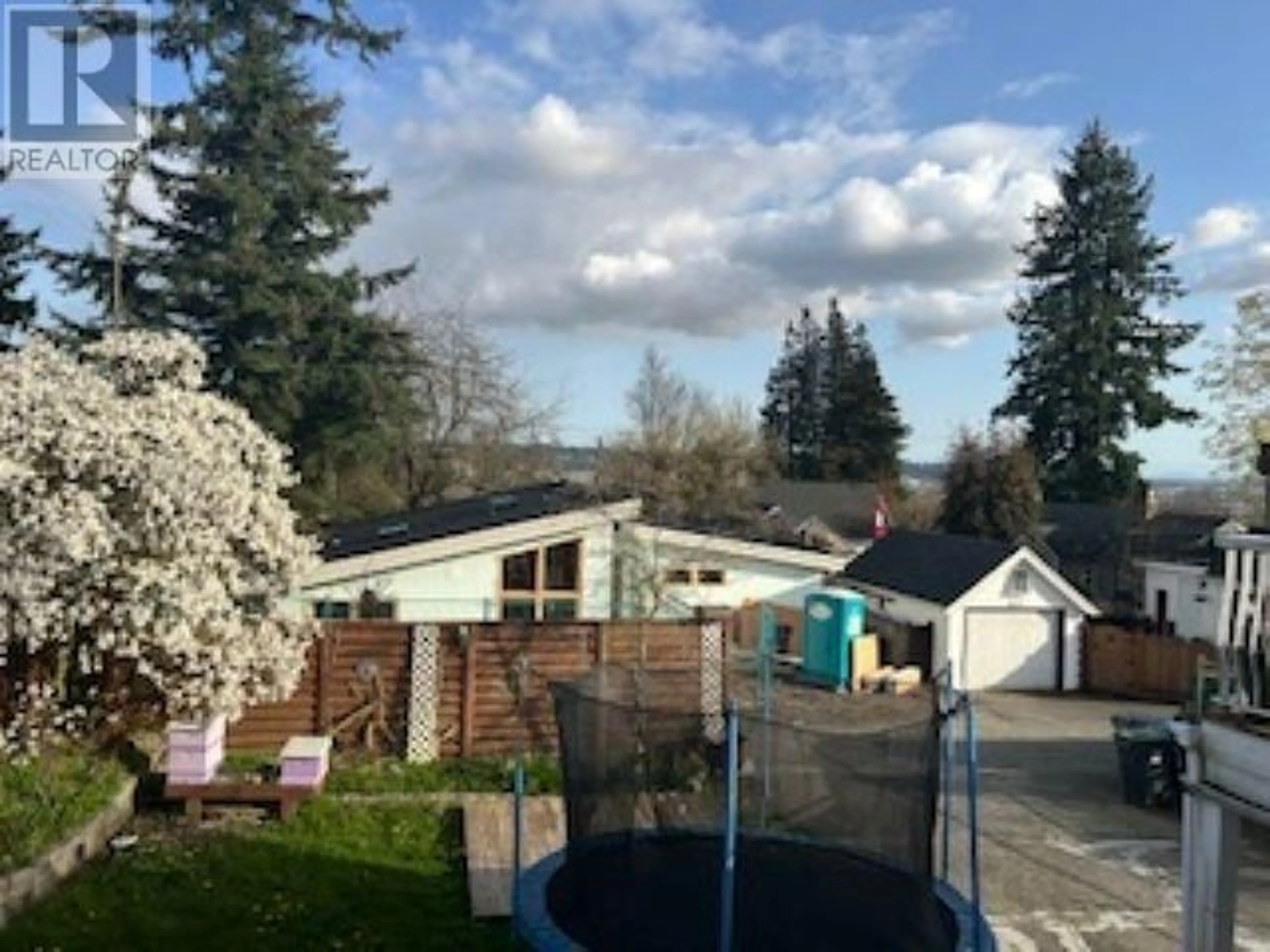 A pic from outside/outdoor area/front of a property/back of a property/a pic from drone, mountain view for 1828 EIGHTH AVENUE, New Westminster British Columbia V3M2T1