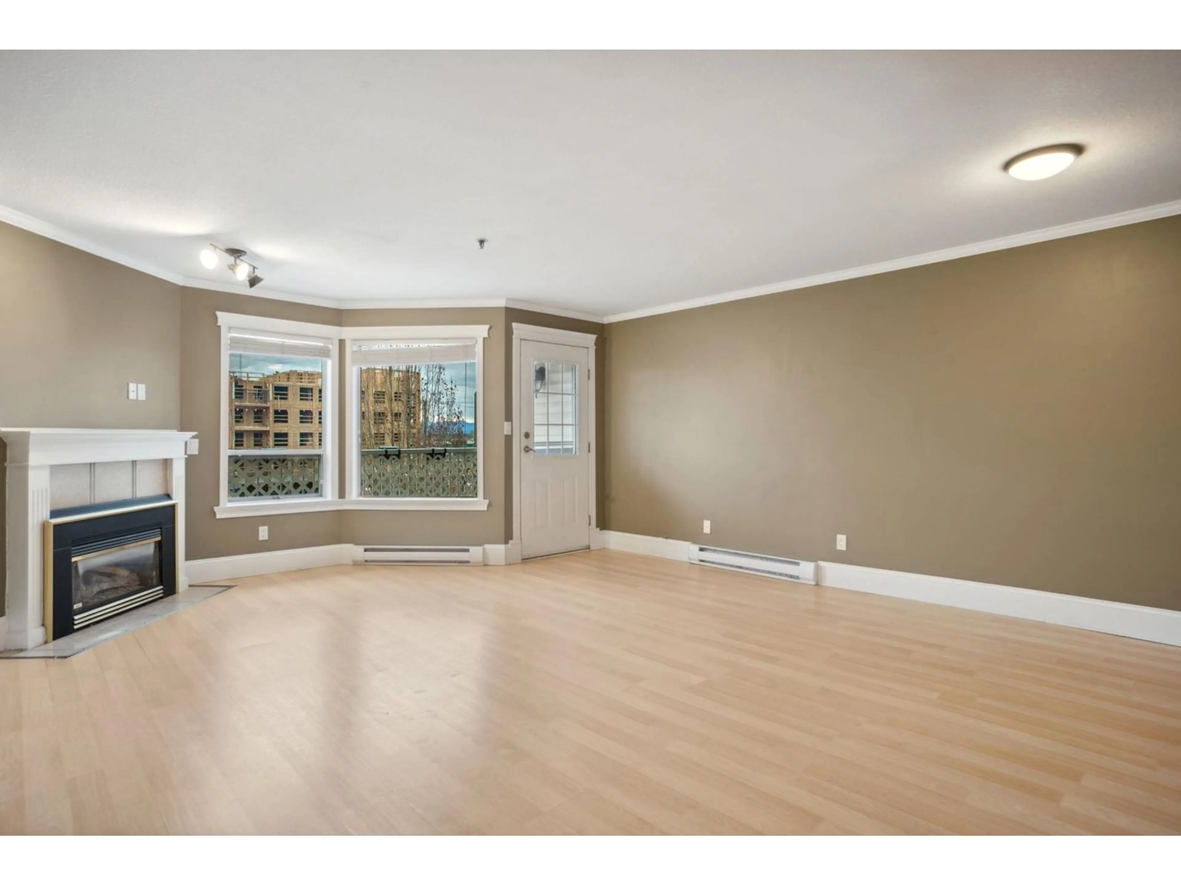 A pic of a room for 305 - 5710 201, Langley British Columbia V3A8A8