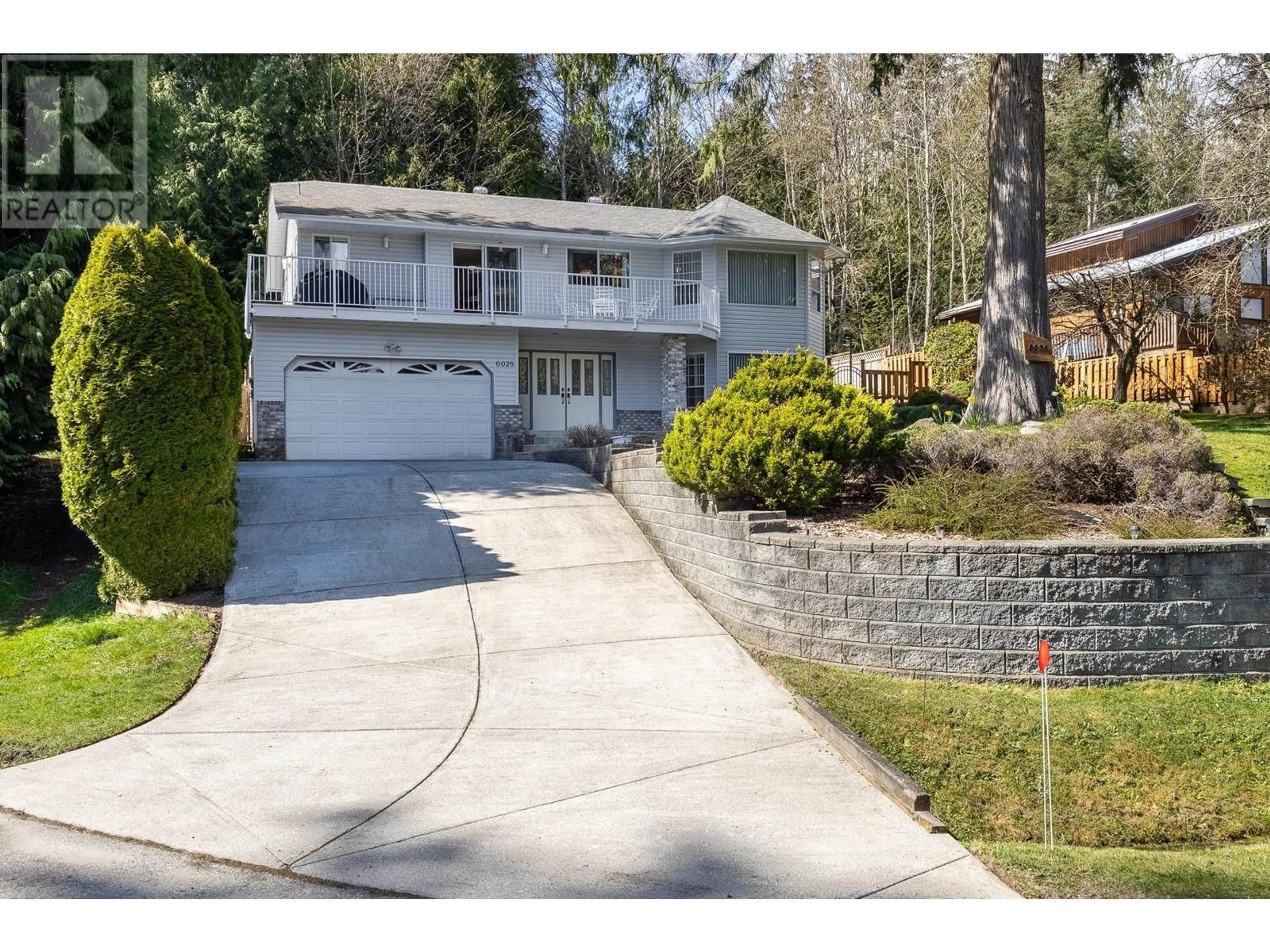 Home with vinyl exterior material, street for 6028 PARKVIEW PLACE, Sechelt British Columbia V7Z0L6