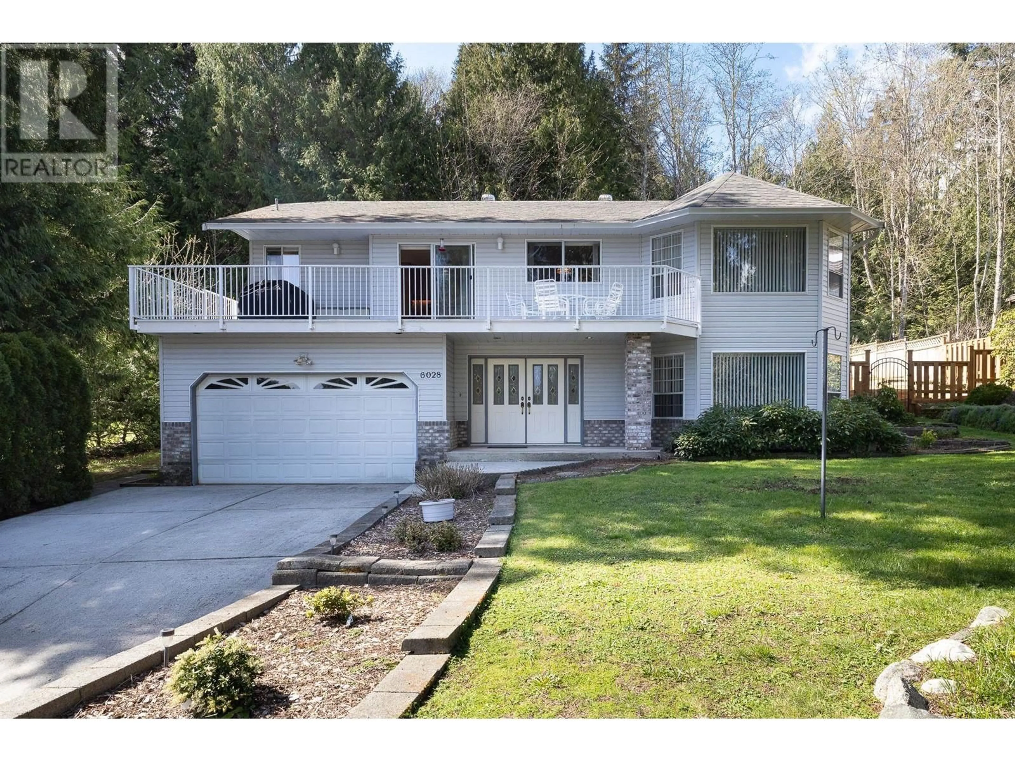 Home with vinyl exterior material, street for 6028 PARKVIEW PLACE, Sechelt British Columbia V7Z0L6