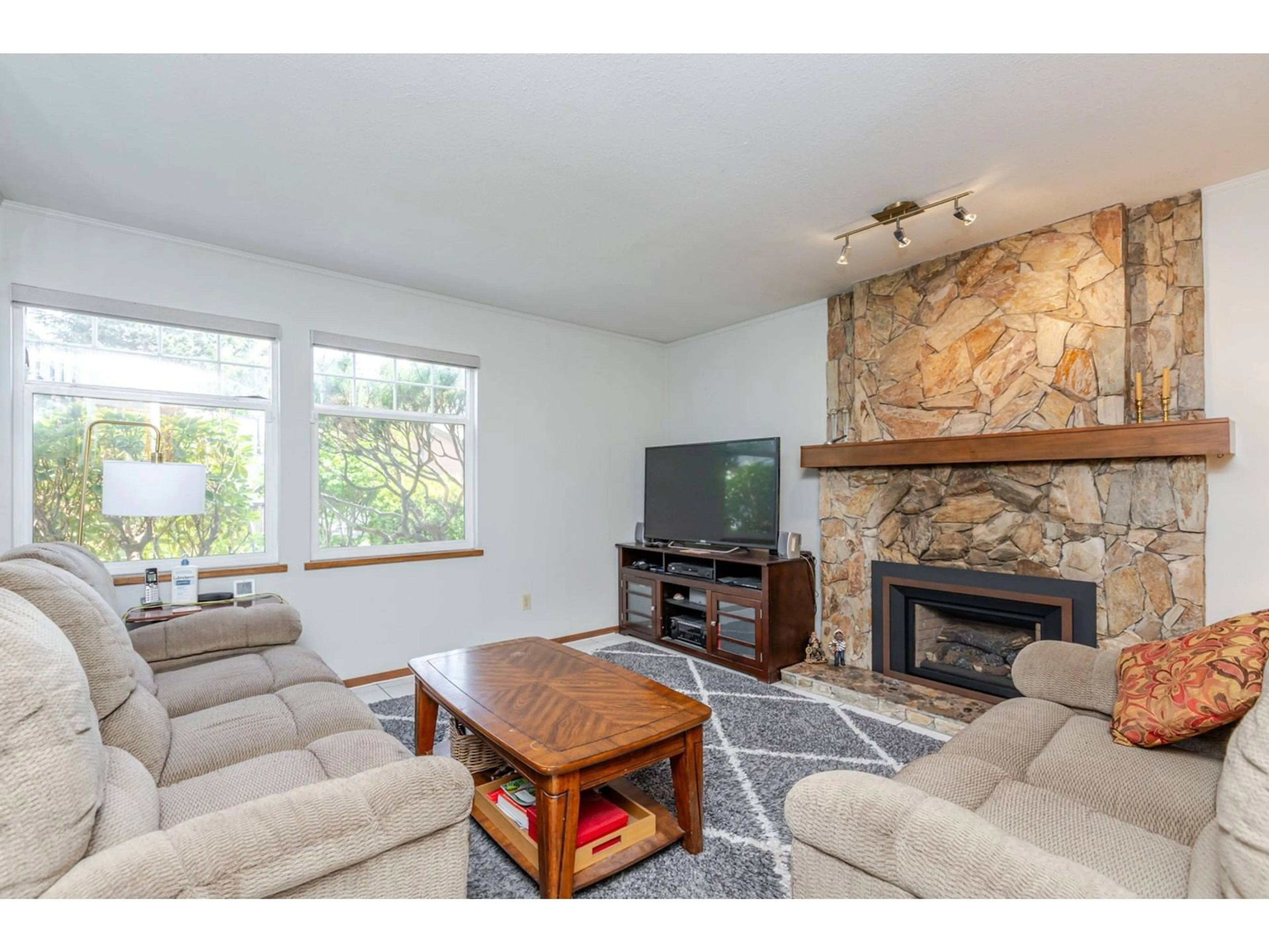 Living room with furniture, wood/laminate floor for 13311 65A, Surrey British Columbia V4W3A3